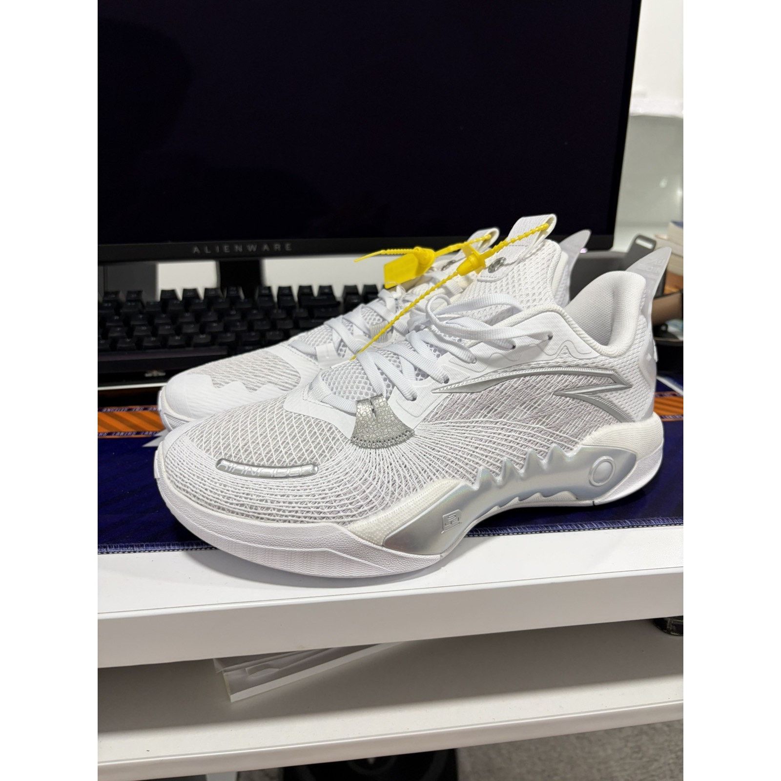 Other Size 9 Mens, ANTA Shock Wave 5 White - Kyrie Irving Size US 9 / EU 42 - 1 Thumbnail