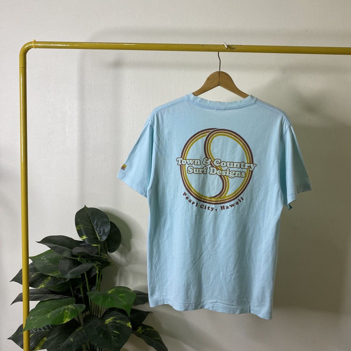 Vintage Y2K Town & Country Surf Design T Shirt Surfing Style Size US M / EU 48-50 / 2 - 1 Thumbnail