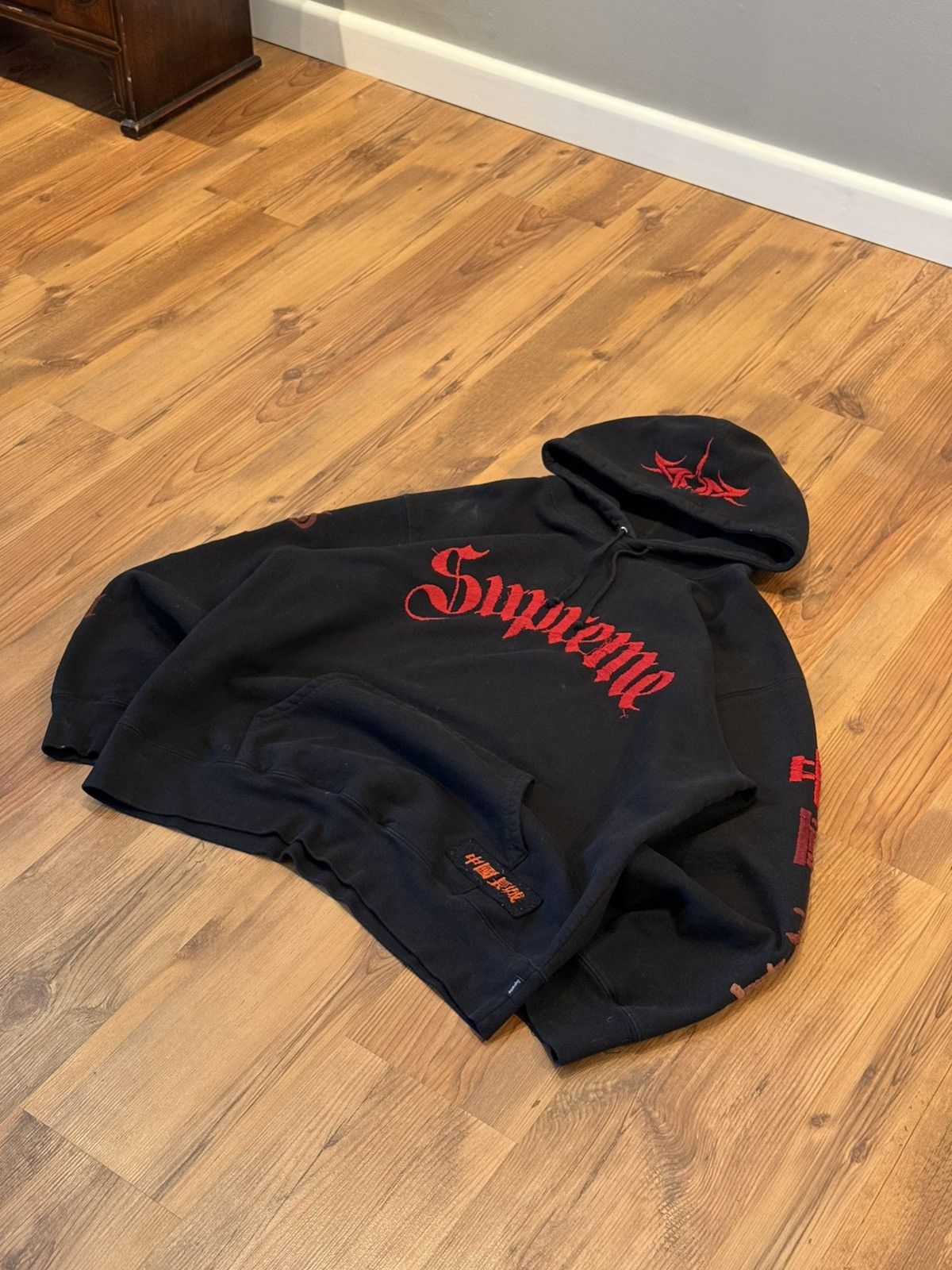 Supreme X The Great China Wall FW22 Sword hoodie