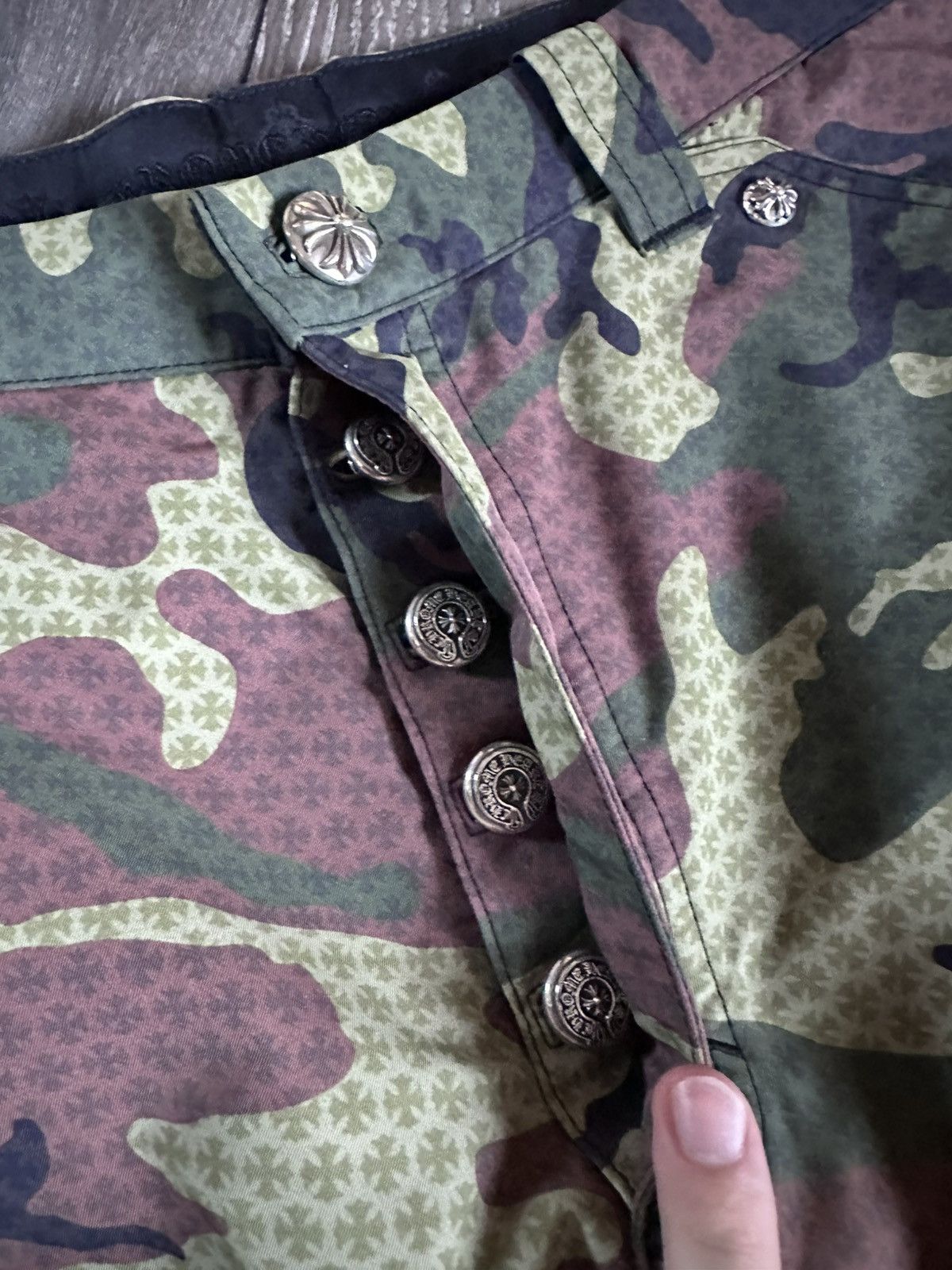 Chrome Hearts chrome hearts new camo monogram double knee carpenter pants Size US 33 - 7 Thumbnail