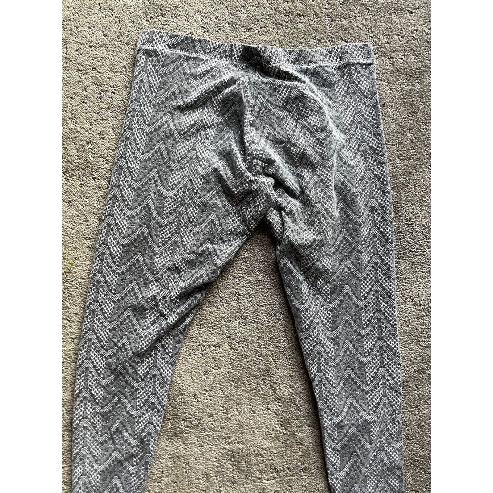 Victoria's Secret Victoria's Secret Leggings Allover Print Gym XS Gray Size 26" / US 2 / IT 38 - 4 Thumbnail