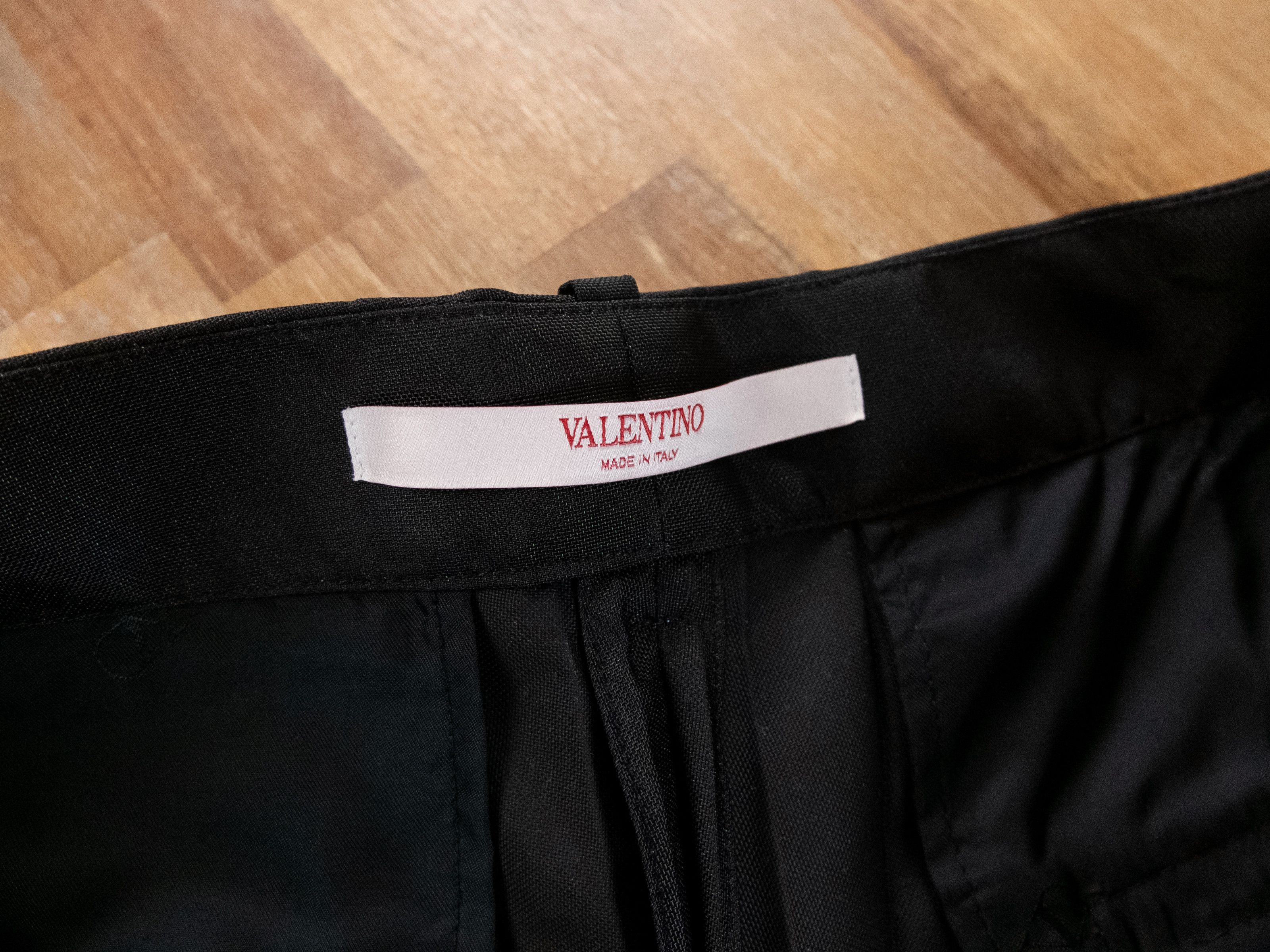 Valentino VALENTINO Garavani black pleated effect nylon bermuda shorts Size US 34 / EU 50 - 9 Thumbnail