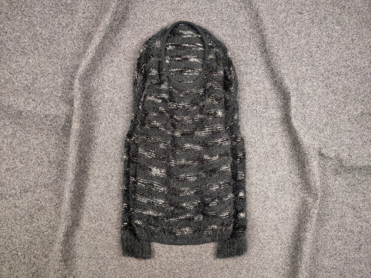 Japanese Brand Vintage Japanese Design Mohair Style fuzzy Sweater Y2K Style Size US L / EU 52-54 / 3 - 1 Thumbnail