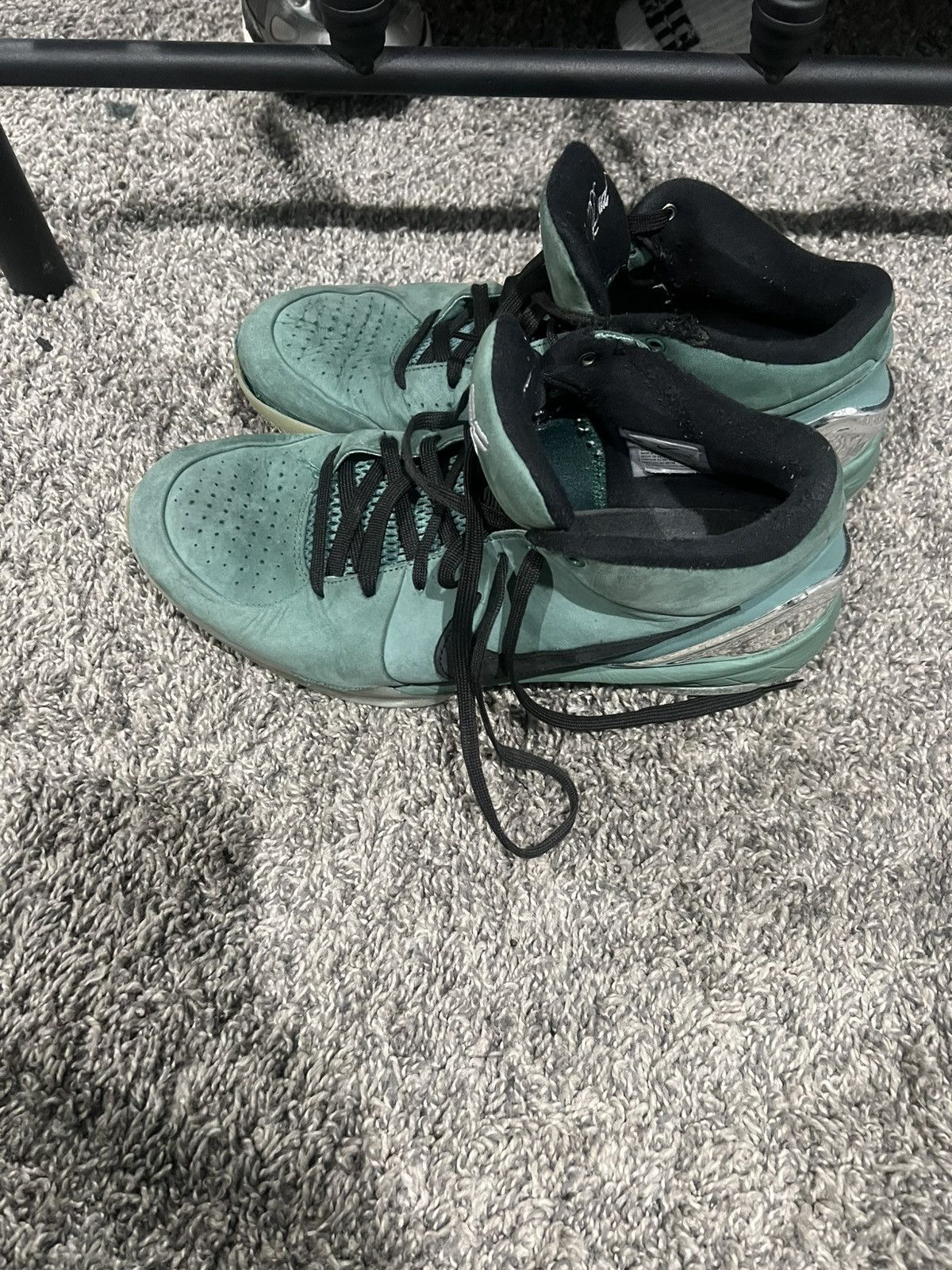 Nike Girl Dad Kobe 4 Size US 11 / EU 44 - 2 Thumbnail