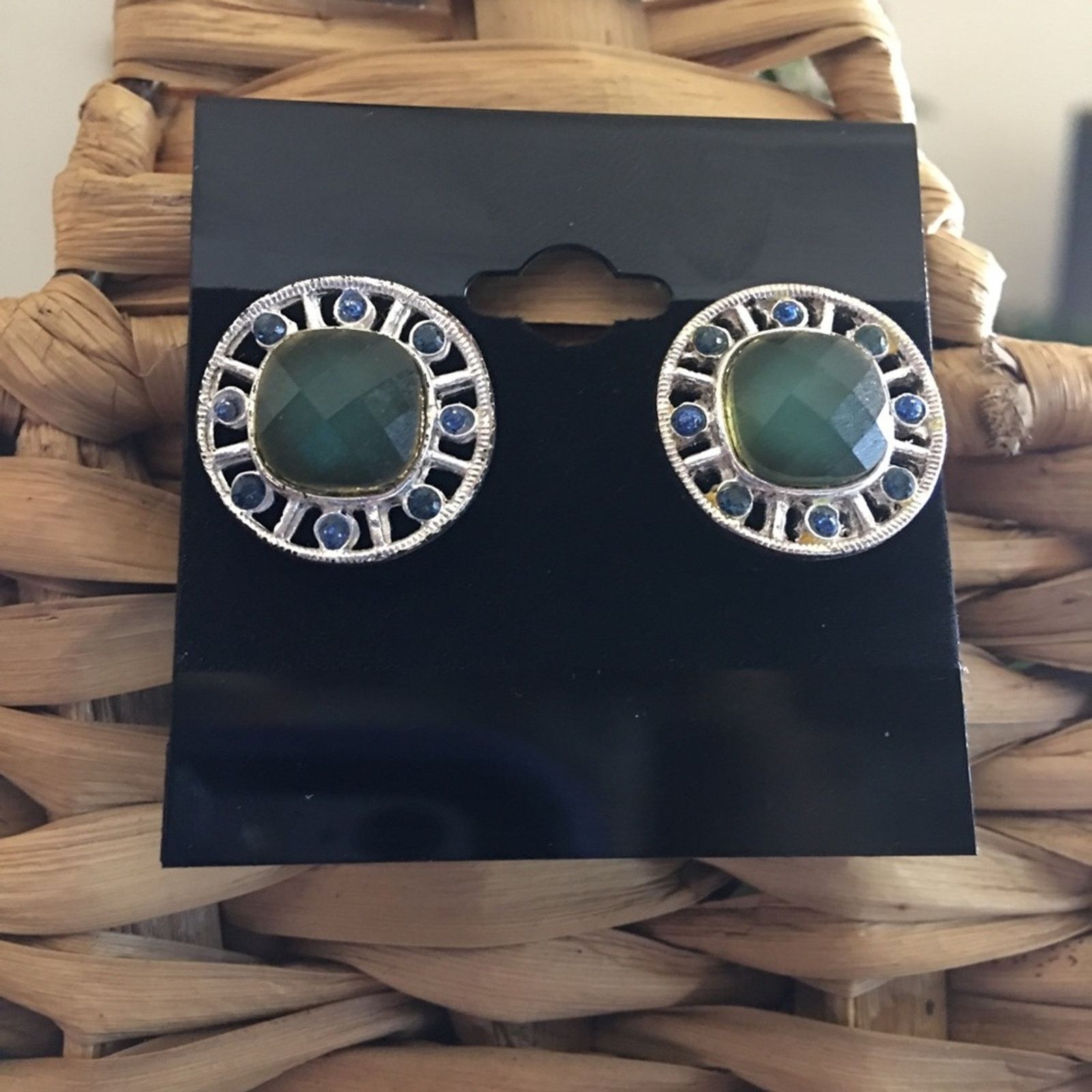 Vintage Vintage faceted glass silver tone button earrings Size ONE SIZE - 1 Thumbnail