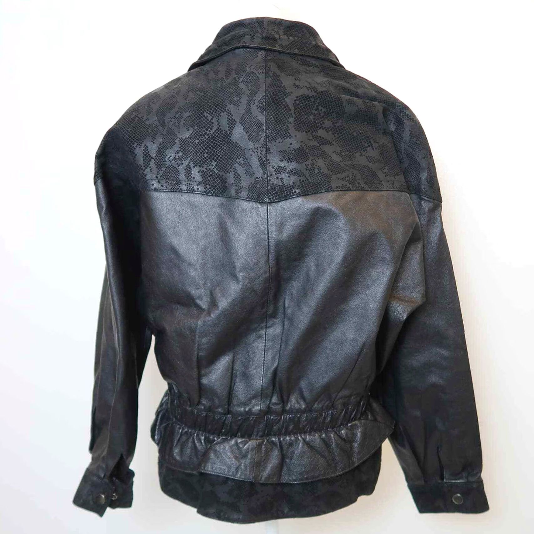 Vintage VINTAGE Wilsons Leather Jacket Black Reptile Print Zip Front S 1990s Grunge Boys / Mens? Size S / US 4 / IT 40 - 5 Thumbnail