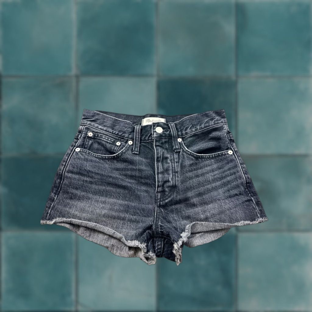 Madewell Madewell Shorts Women’s 23 Black Cut-Off Denim Relaxed Mid Rise 100% Cotton Pockets Casual Beach Travel Walking Girls Mens? Size 40" / US 18 - 1 Thumbnail