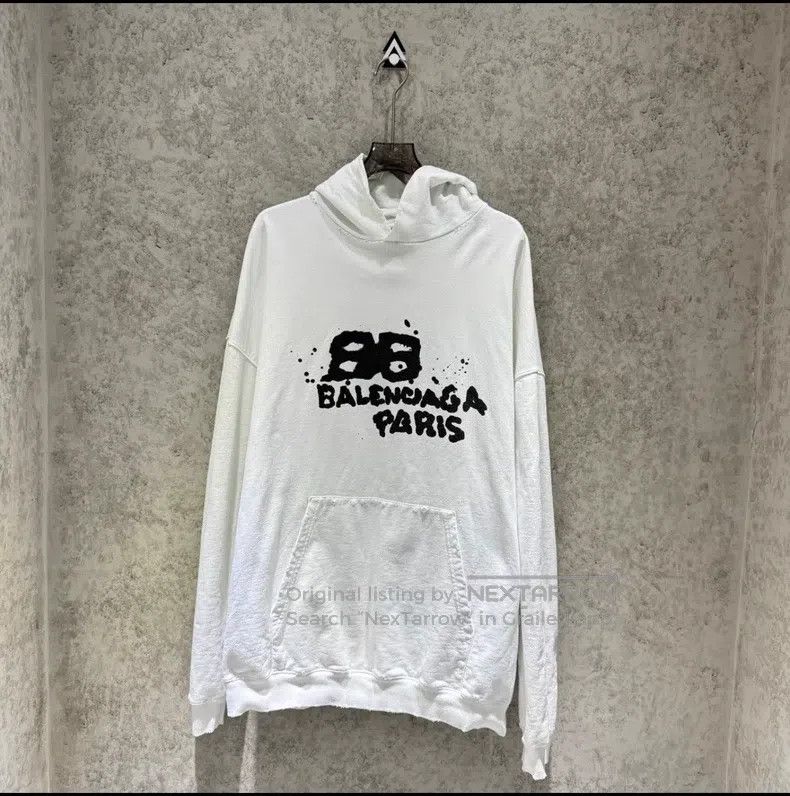 Balenciaga Balenciaga White graffiti letter logo hooded sweater Size US S / EU 44-46 / 1 - 1 Thumbnail