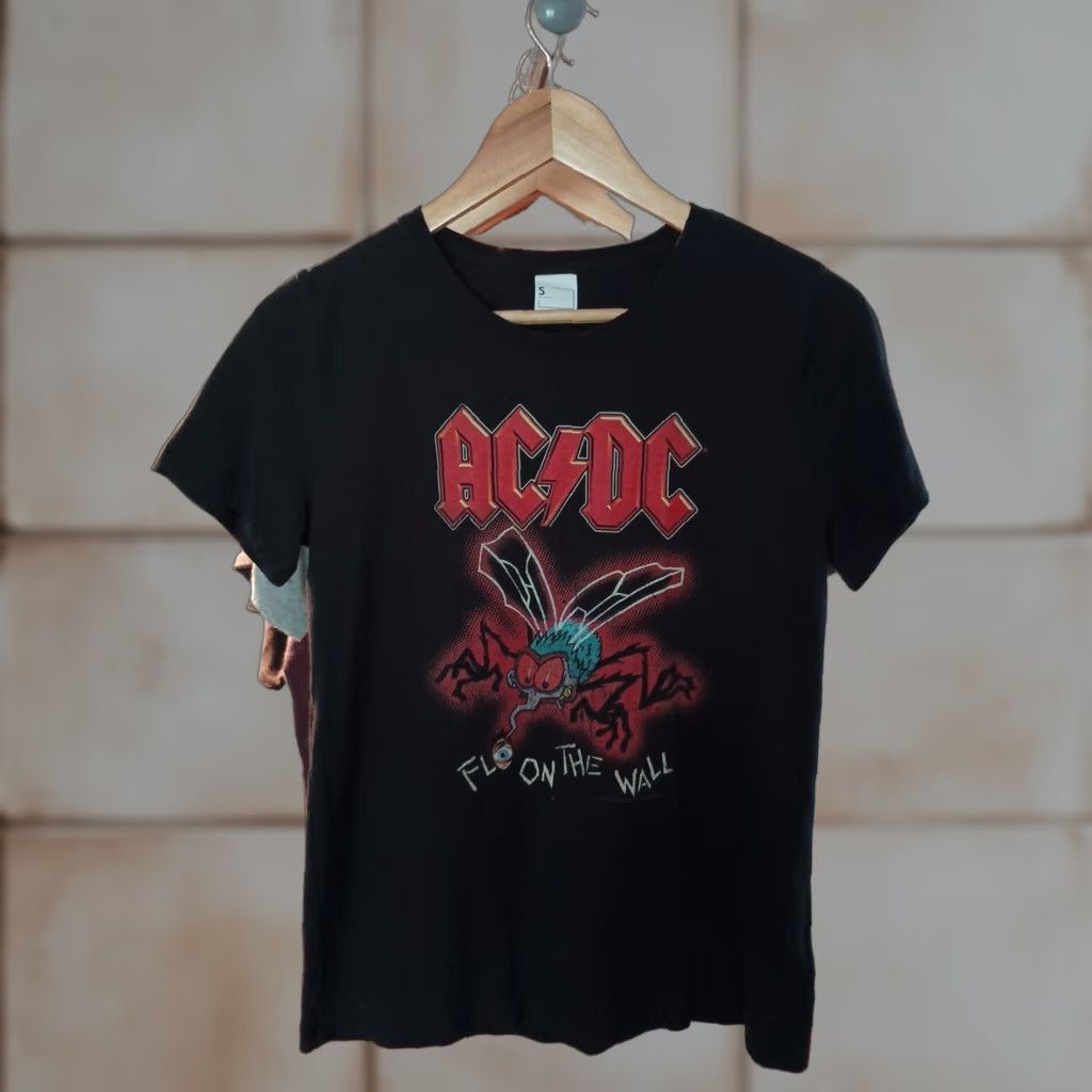 Walls VINTAGE AC DC Fly On The Wall Women’s Tee S Black Rock Shirt Womens Size S / US 4 / IT 40 - 1 Thumbnail