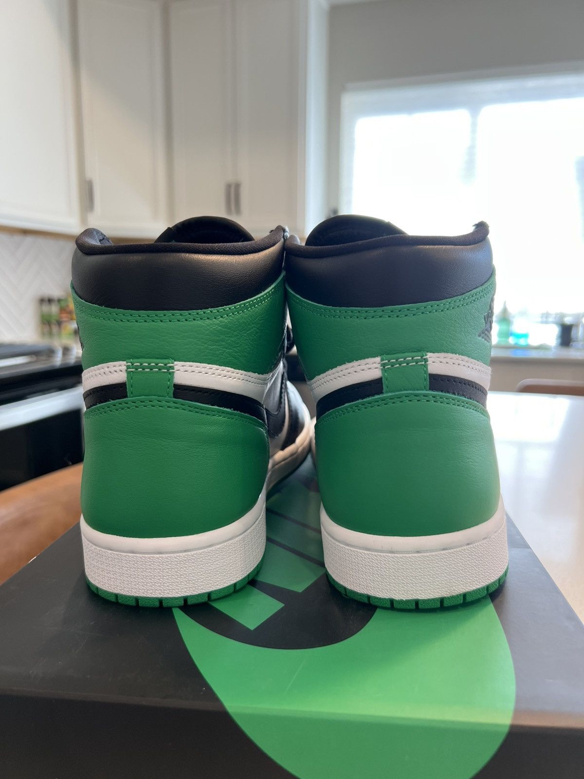 Jordan Brand Jordan 1 Retro High OG (Lucky Green) Size US 10.5 / EU 43-44 - 3 Thumbnail