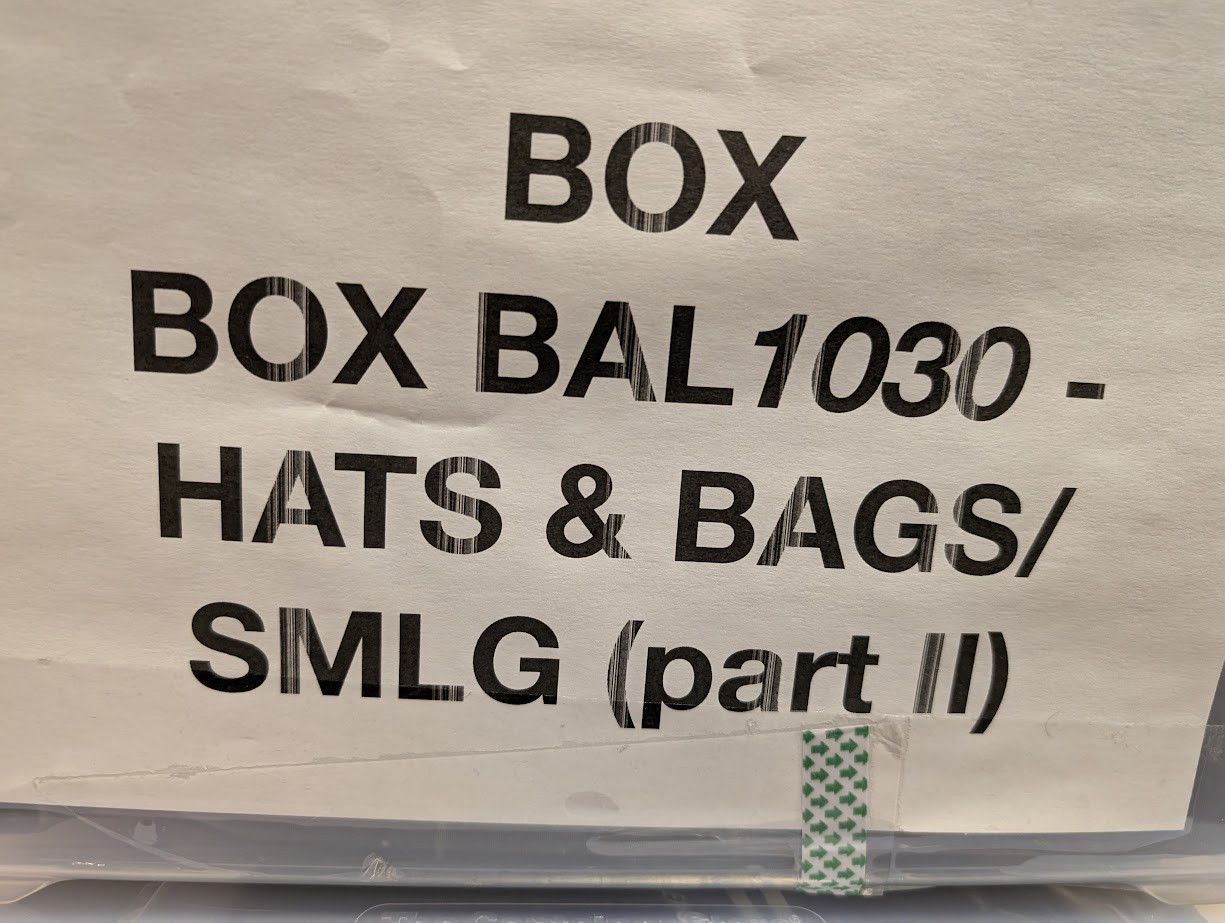 Balenciaga o1rshd1 Size: OS / Cash Card Case & Key Ring Size ONE SIZE - 15 Thumbnail