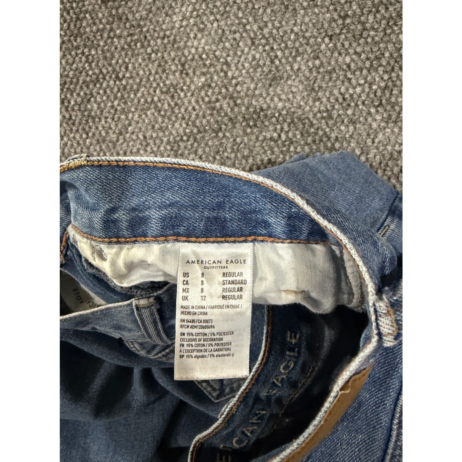 American Eagle Outfitters American Eagle Outfitters Jeans Womens 8 Mom Blue Light Wash Distressed Denim Pants 90s Vintage N/A Size 30" / US 8 / IT 44 - 4 Thumbnail