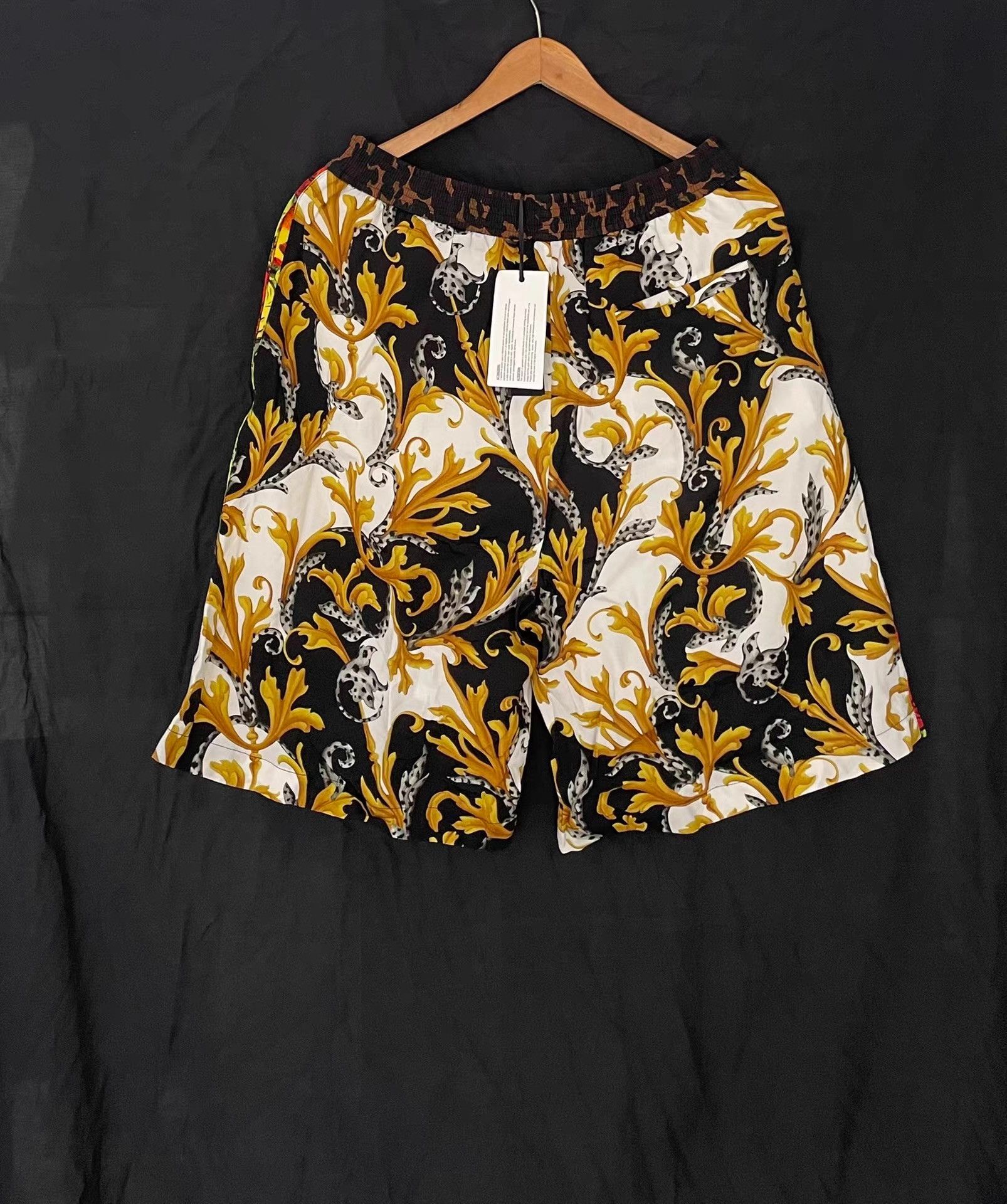 Versace Versace Men's Printed Shorts Ｑ21 Size US 34 / EU 50 - 3 Thumbnail
