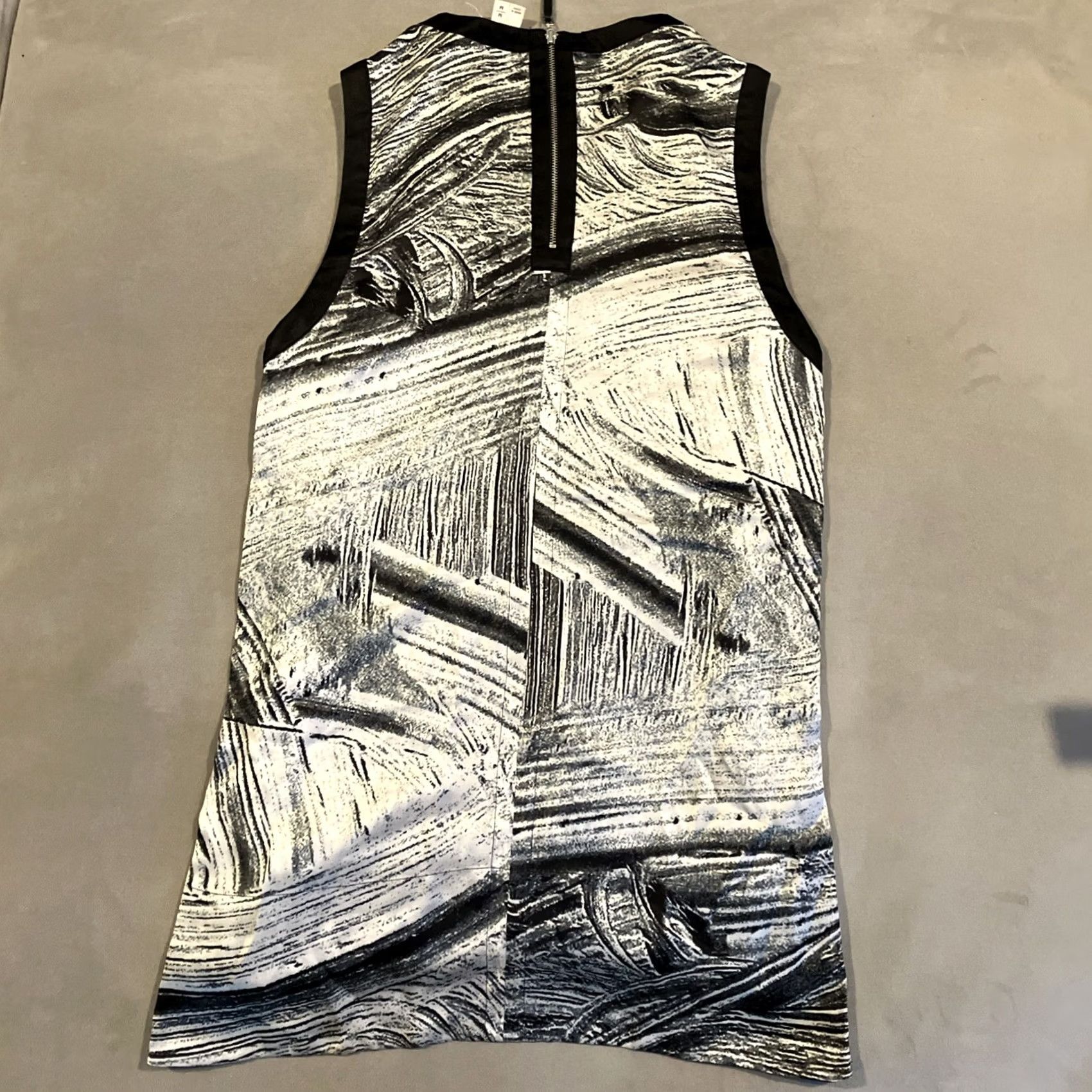 Helmut Lang VINTAGE HELMUT LANG Blouse Women's Medium 100% Silk Sleeveless Zipper Sides Gray Satin Crew Neck Modern Basic Seasonal Women’s Size M / US 6-8 / IT 42-44 - 5 Thumbnail