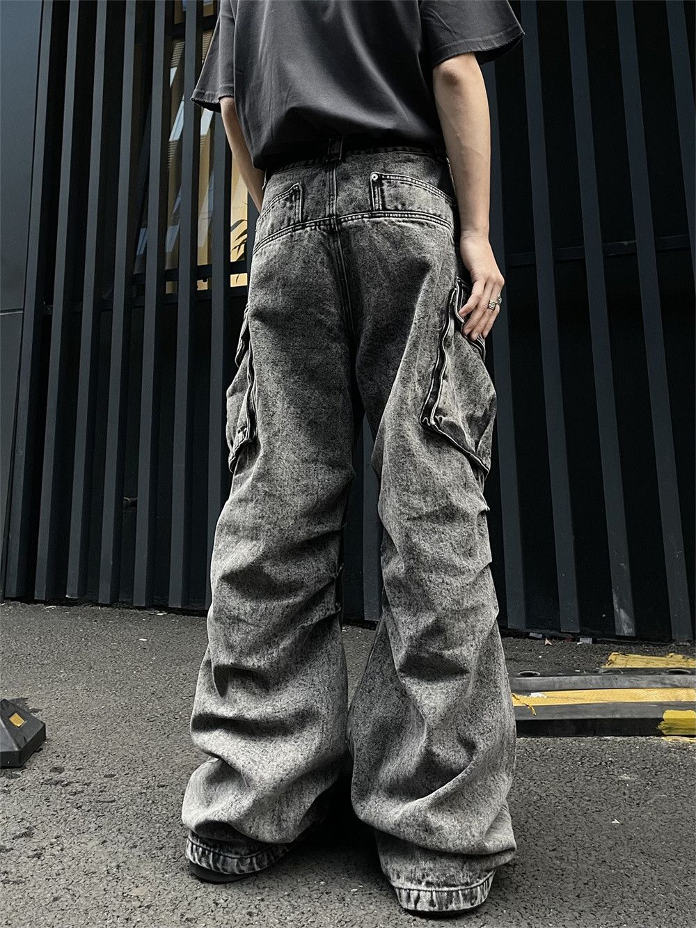 Japanese Brand Big Pocket pleated Baggy Jeans Size US 32 / EU 48 - 2 Thumbnail