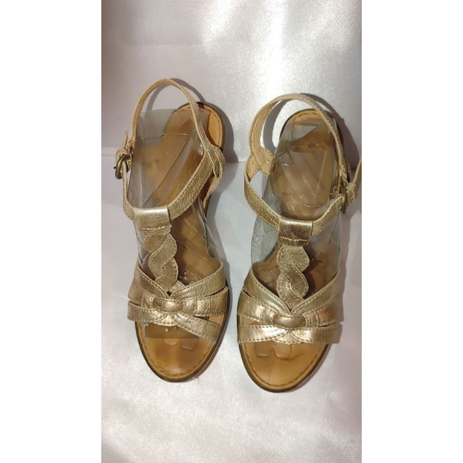 Born Born Lola Metallic Gold Leather Peep Toe Heels Size 7 Size US 7 / IT 37 - 6 Thumbnail