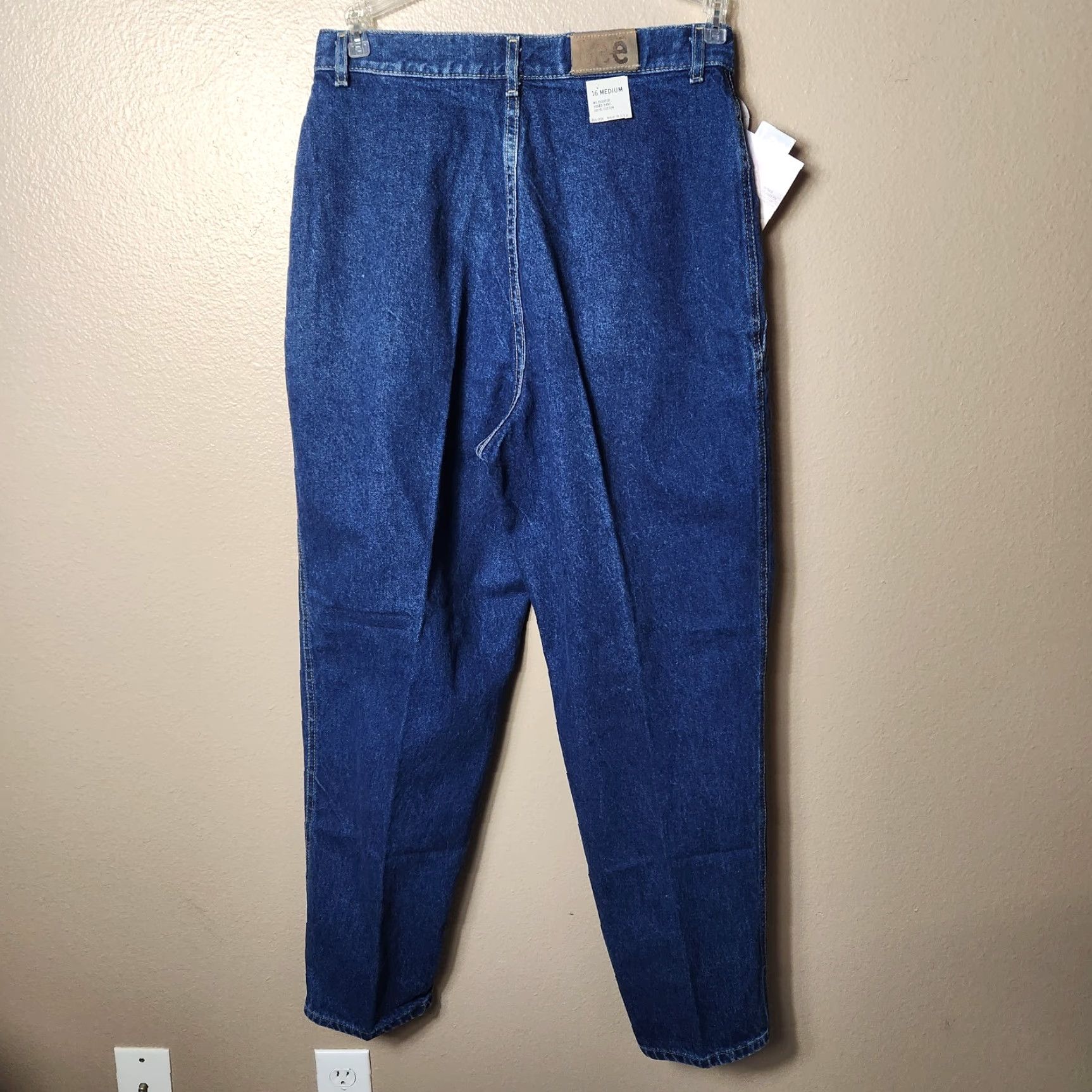Lee VINTAGE Lee High Rise Bareback Yoked Pleated Jeans Deadstock NWT-Size 16 Blue 1980s Womens Jeans Size 38" / US 16 / IT 52 - 5 Thumbnail