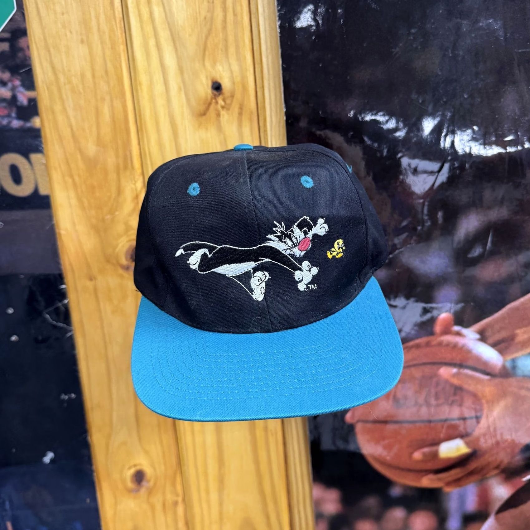 Vintage VINTAGE Looney Tunes Hat Cap Snap Back Black Blue Tweety Sylvester Mens 90s Size ONE SIZE - 2 Thumbnail