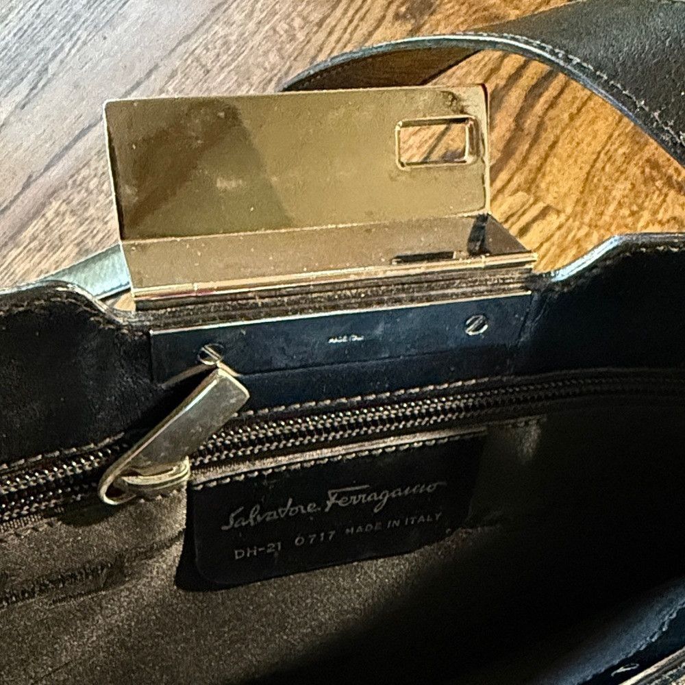 Salvatore Ferragamo Salvatore Ferragamo Women’s Black Leather Shoulder Bag with Size ONE SIZE - 7 Thumbnail