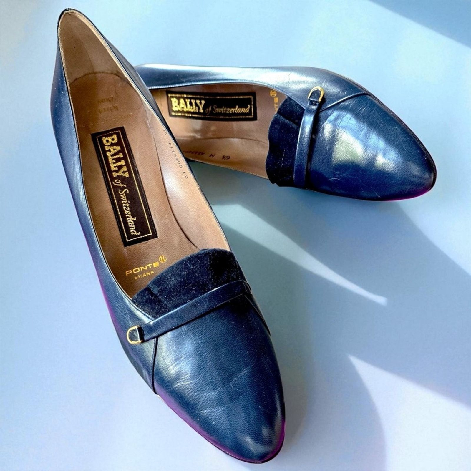 Bally Deadstock Bally Switzerland Navy Leather Pumps Classic 6.5 Size US 6.5 / IT 36.5 - 2 Thumbnail