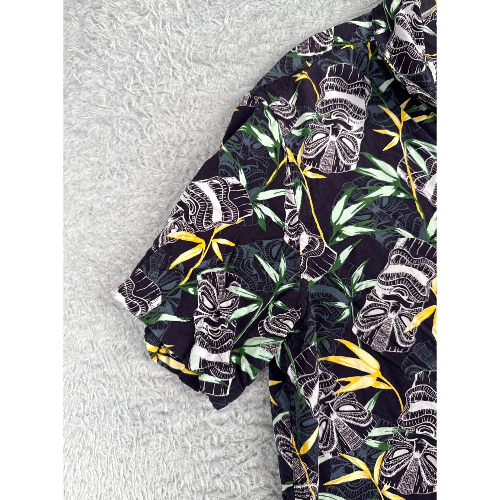 Croft & Barrow Croft Barrow Shirt Men Small Blue Tiki Leaf Hawaiian Button Up Rayon Blend Size US S / EU 44-46 / 1 - 3 Thumbnail