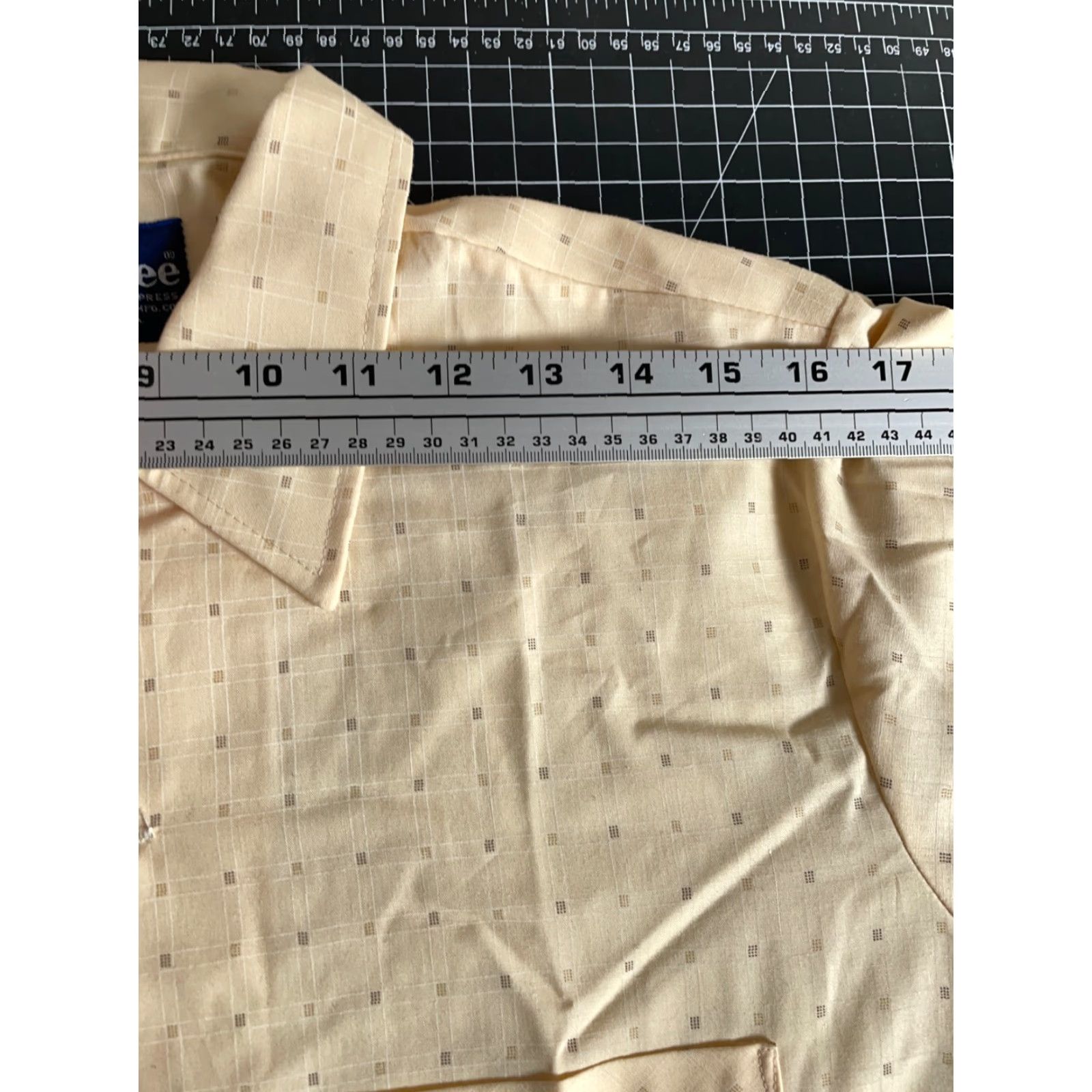 Vintage VINTAGE DeeCee Shirt Men's Medium Cream Check Pattern Lightweight Woven USA Made Size US M / EU 48-50 / 2 - 7 Thumbnail