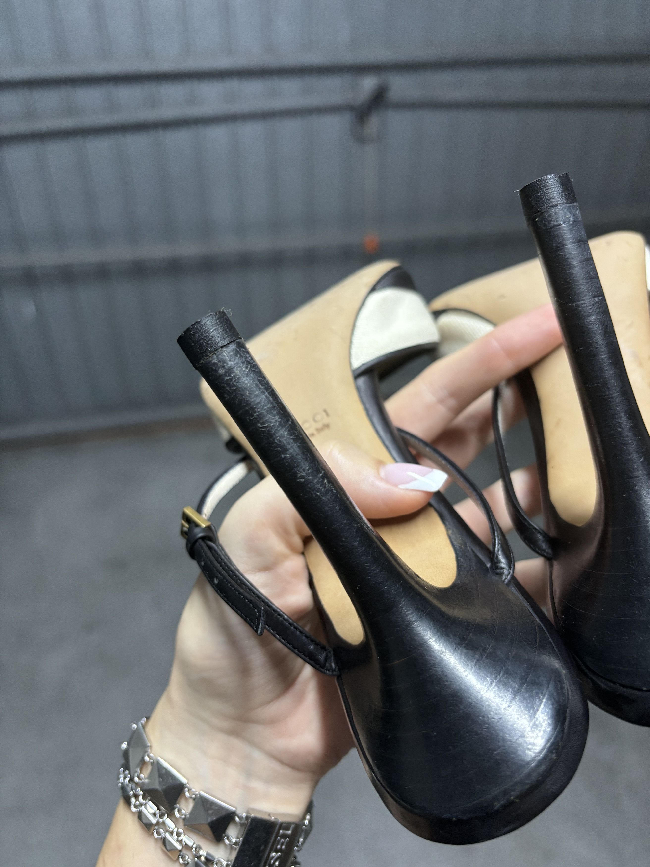 Gucci Gucci B&W Ankle Strap Pointed Toe Heels. Size US 7 / IT 37 - 8 Thumbnail