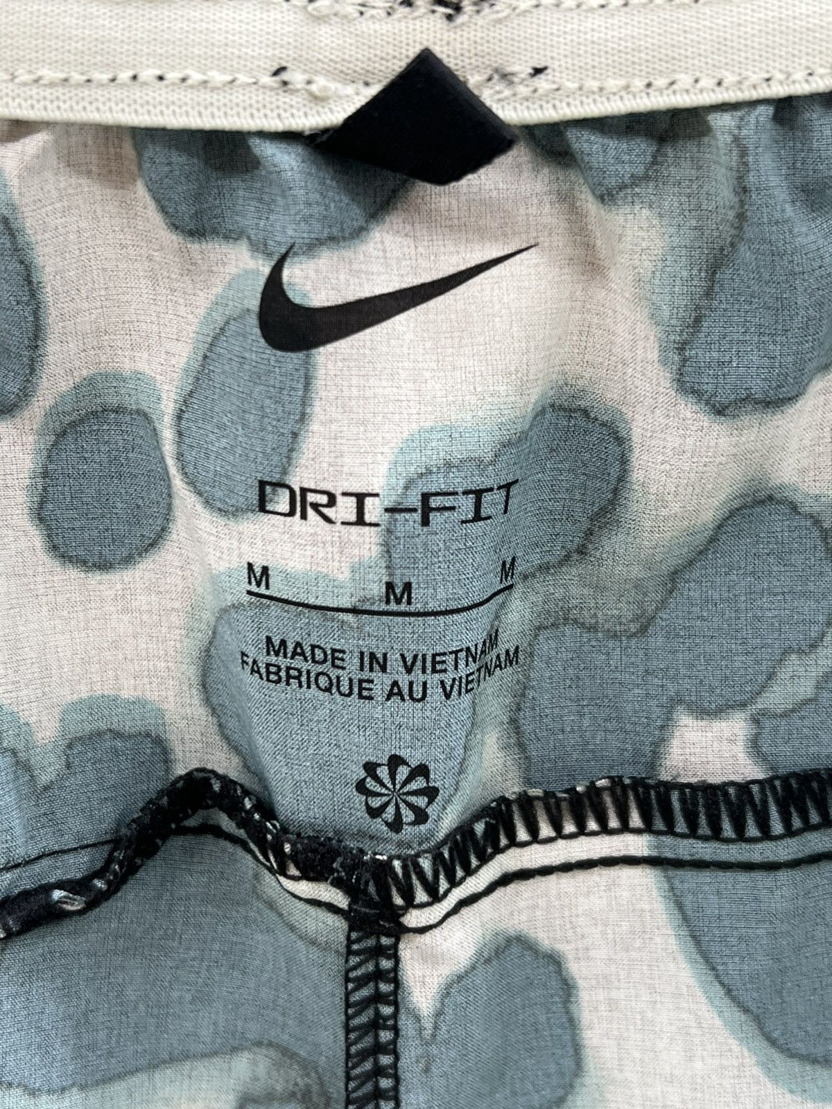 Nike Nike Unlimited Studio '72 7" Versatile Shorts FN3321-020 Size US 34 / EU 50 - 3 Thumbnail