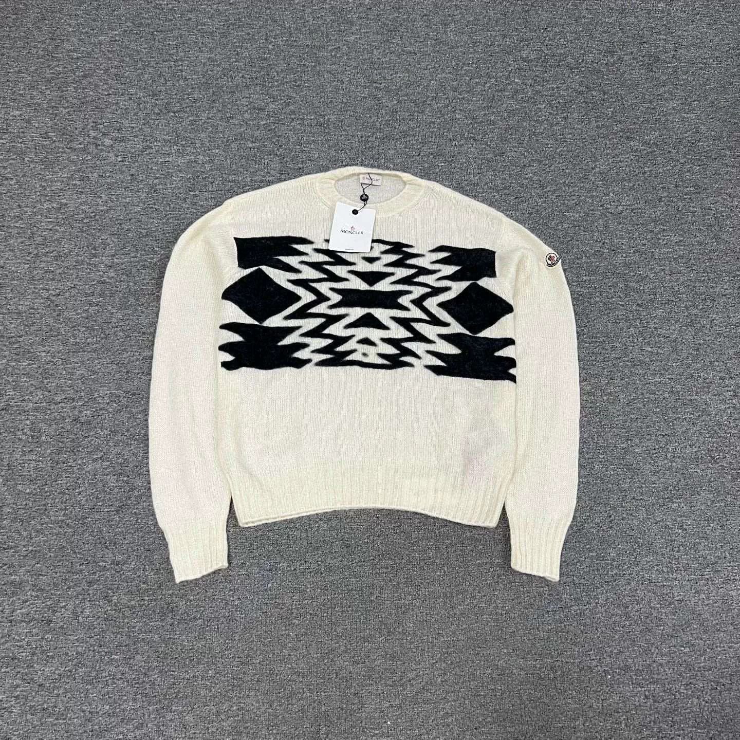 Moncler Moncler Abstract Pattern Wool Knit Pullover Size US S / EU 44-46 / 1 - 1 Thumbnail