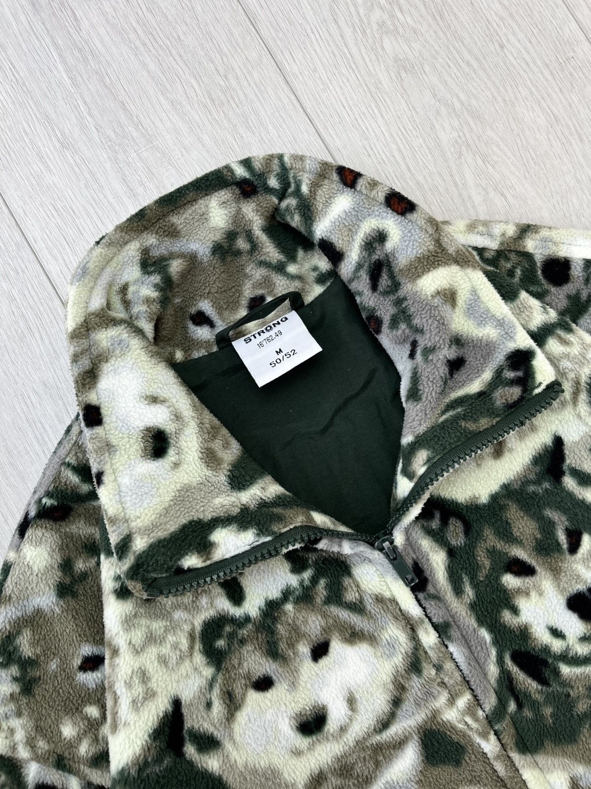 Vintage Vintage Wolfs Monogram Fleece jacket All Over Print Y2K 90s Size US M / EU 48-50 / 2 - 5 Thumbnail