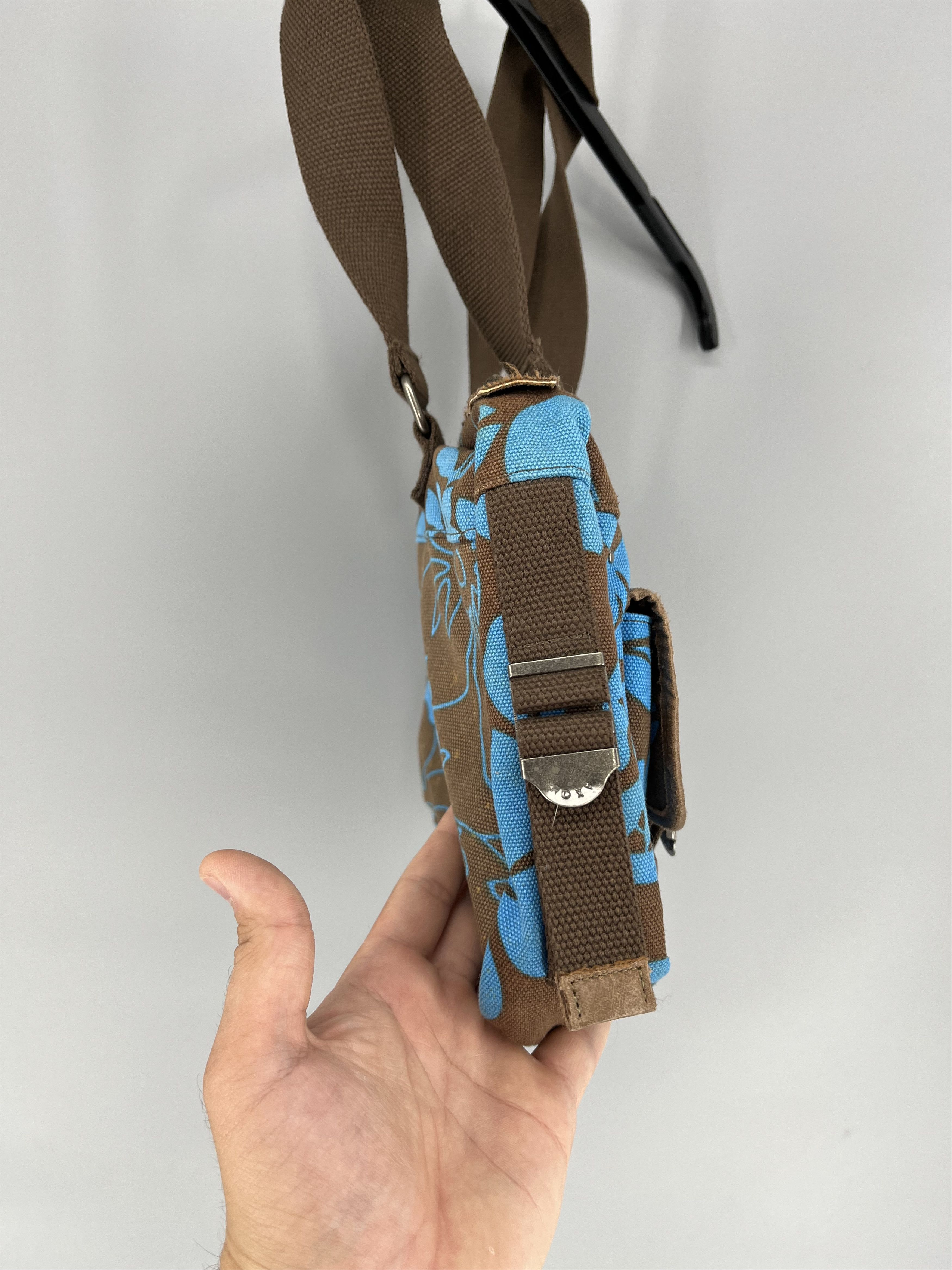Quiksilver Vintage Y2K Roxy Quiksilver Abstract Shoulder Messenger Bag Size ONE SIZE - 6 Thumbnail