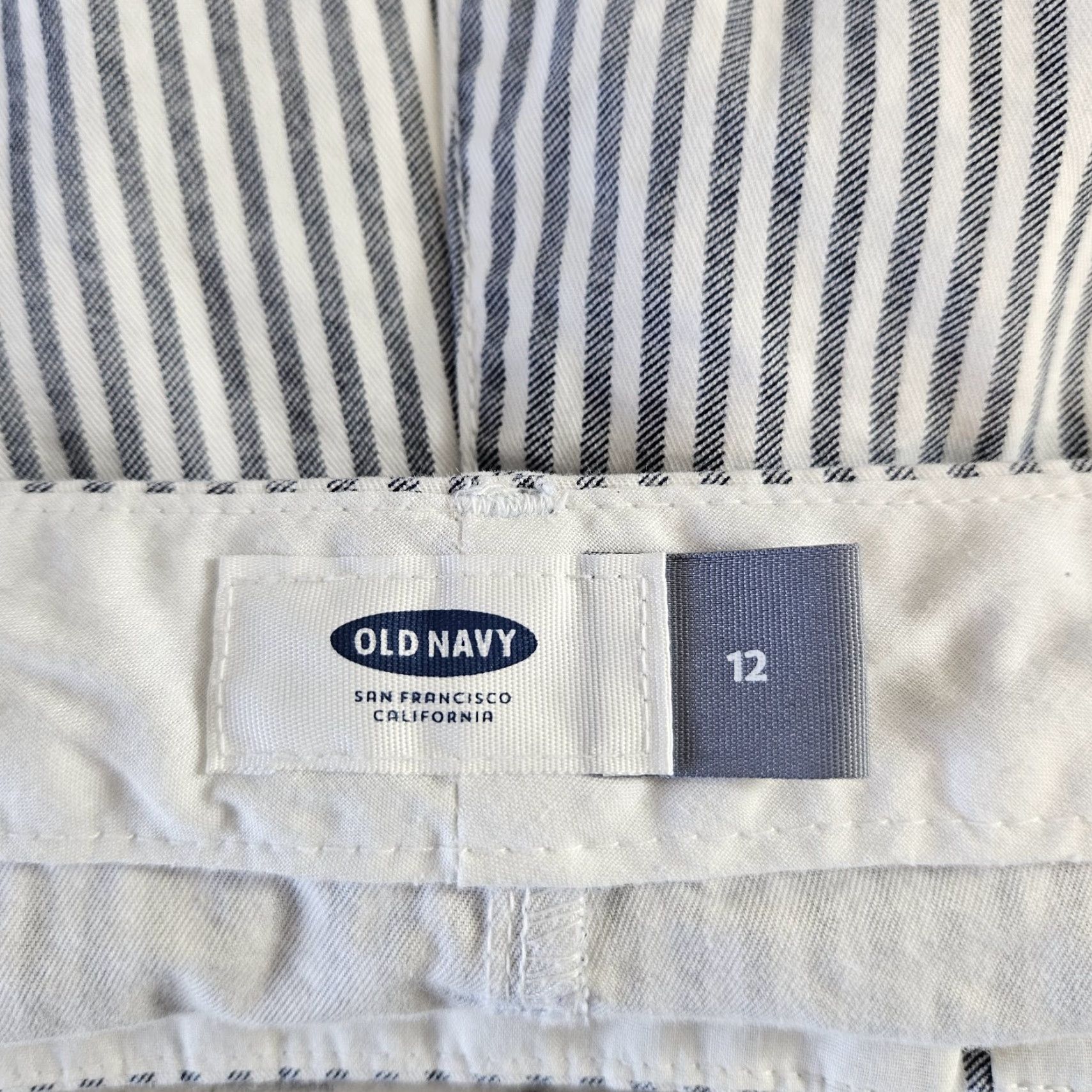 Old Navy Old Navy Womens Shorts Sz 12 Blue White Stripe Mid Rise Cotton Shorts Womens 12 Blue White Stripe Chino Cotton Regular Rise Inseam 3.5" Waist 18" Size 34" / US 12 / IT 48 - 4 Thumbnail