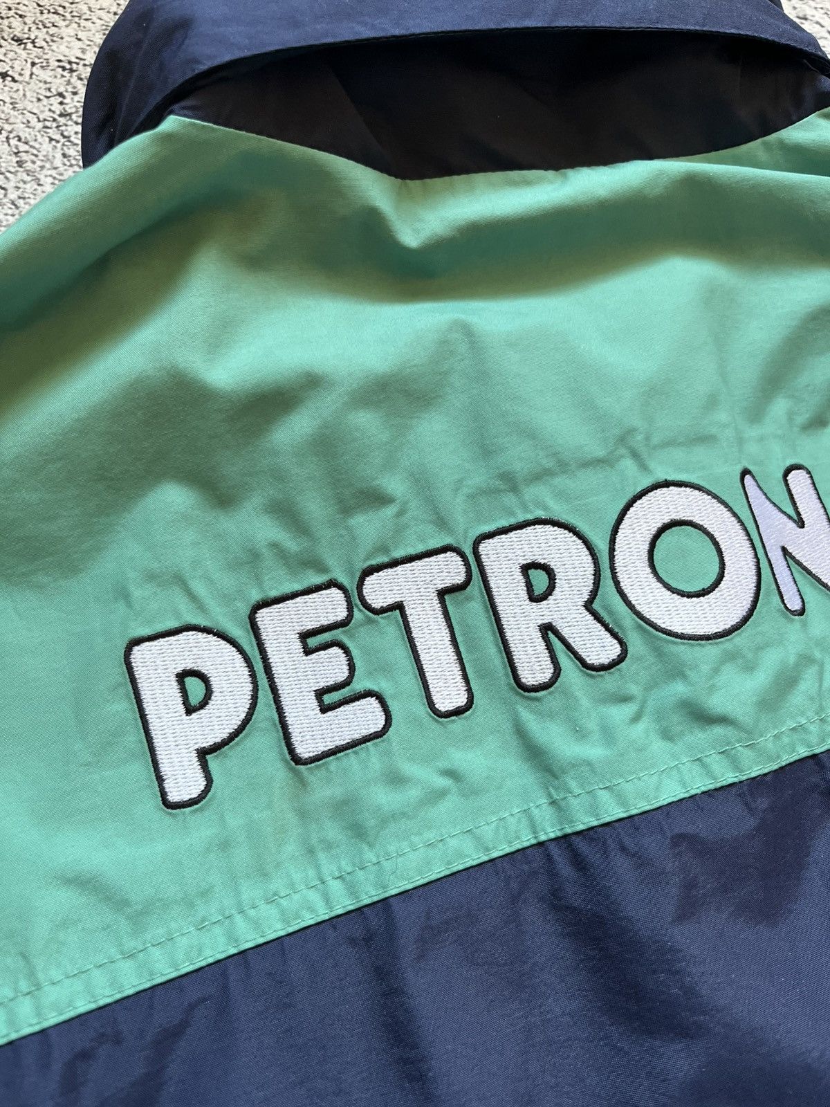 Red Bull Red Bull Sauber Petronas F1 Racing Team Jacket Size M Size US M / EU 48-50 / 2 - 14 Thumbnail