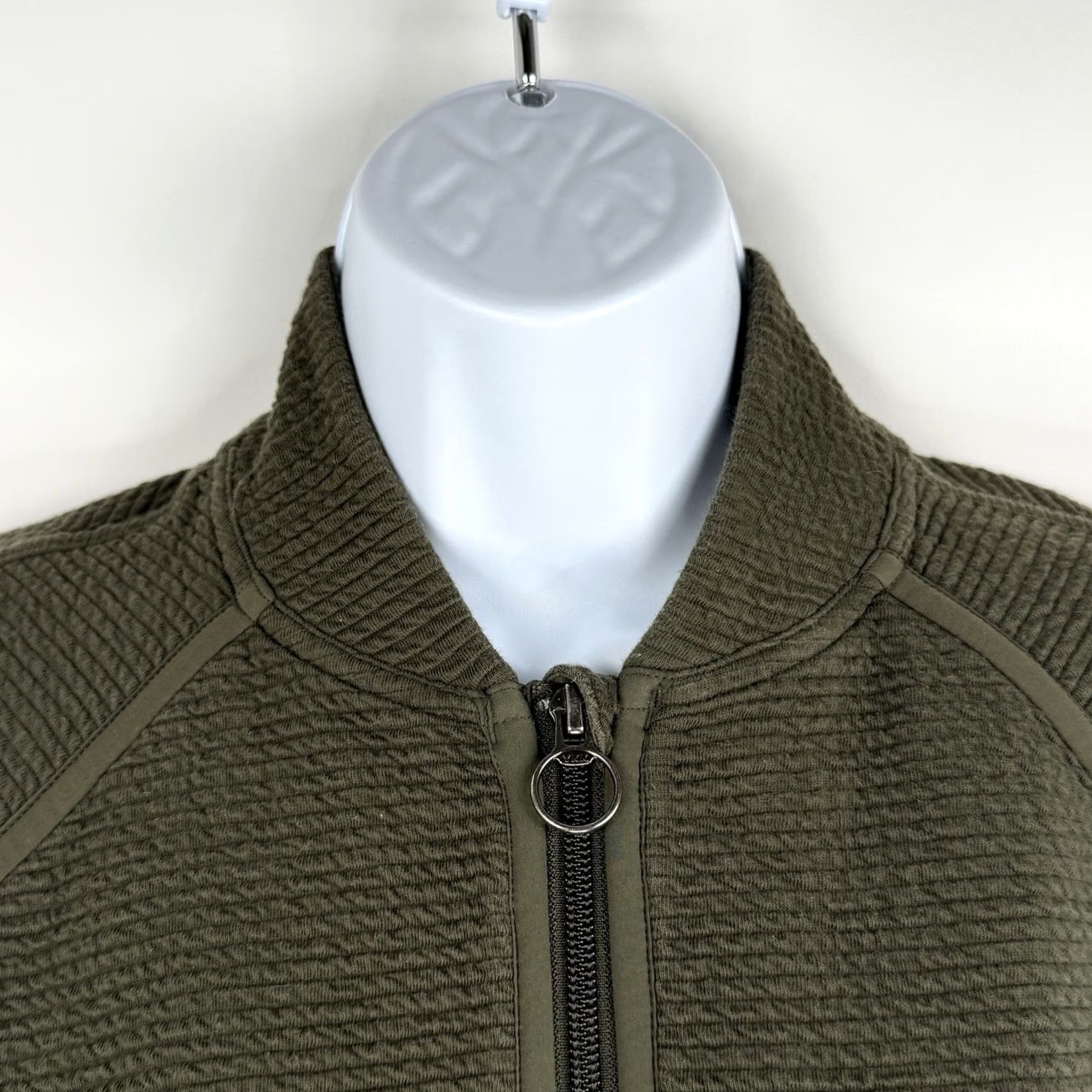 Lululemon Lululemon Jacket Womens 6 Green On Repeat Bomber Full Zip Activewear Basic Jacket Athleisure Running & Jogging Womens Size M / US 6-8 / IT 42-44 - 2 Thumbnail