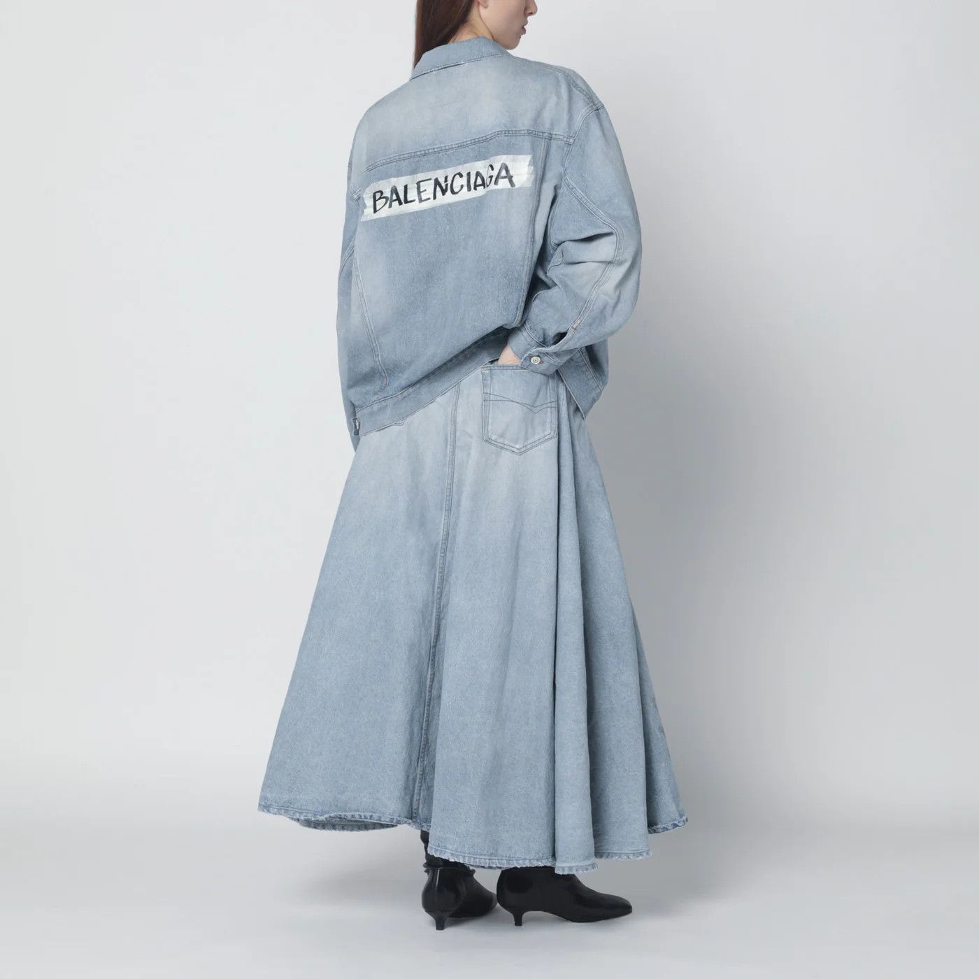 Balenciaga o1d2blof0426 Vintage-Effect Denim Jacket in Light Blue Size S / US 4 / IT 40 - 2 Thumbnail