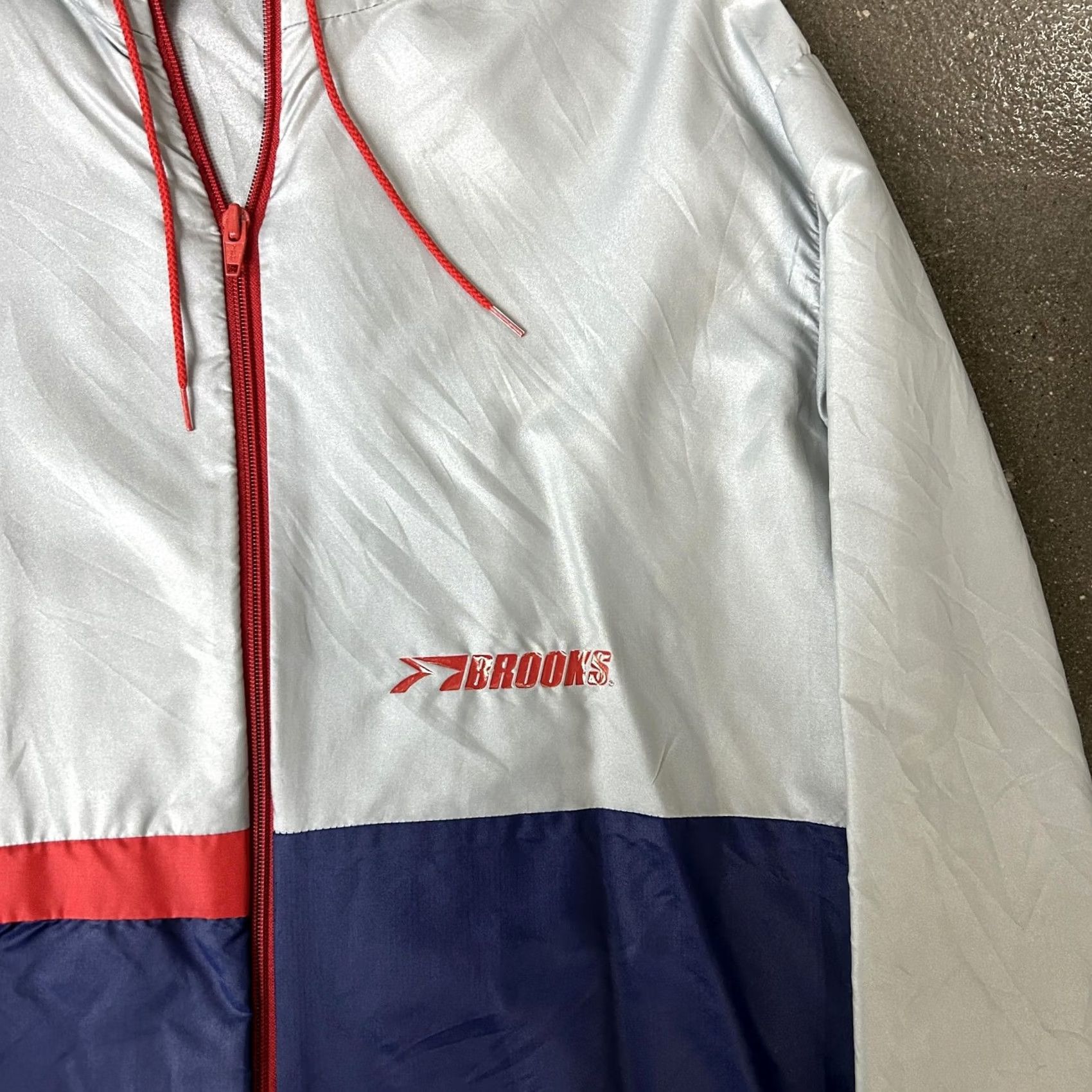 Brooks VINTAGE Brooks Jacket Mens M Gray Red Blue Nylon Windbreaker Hooded 80s Size US M / EU 48-50 / 2 - 2 Thumbnail
