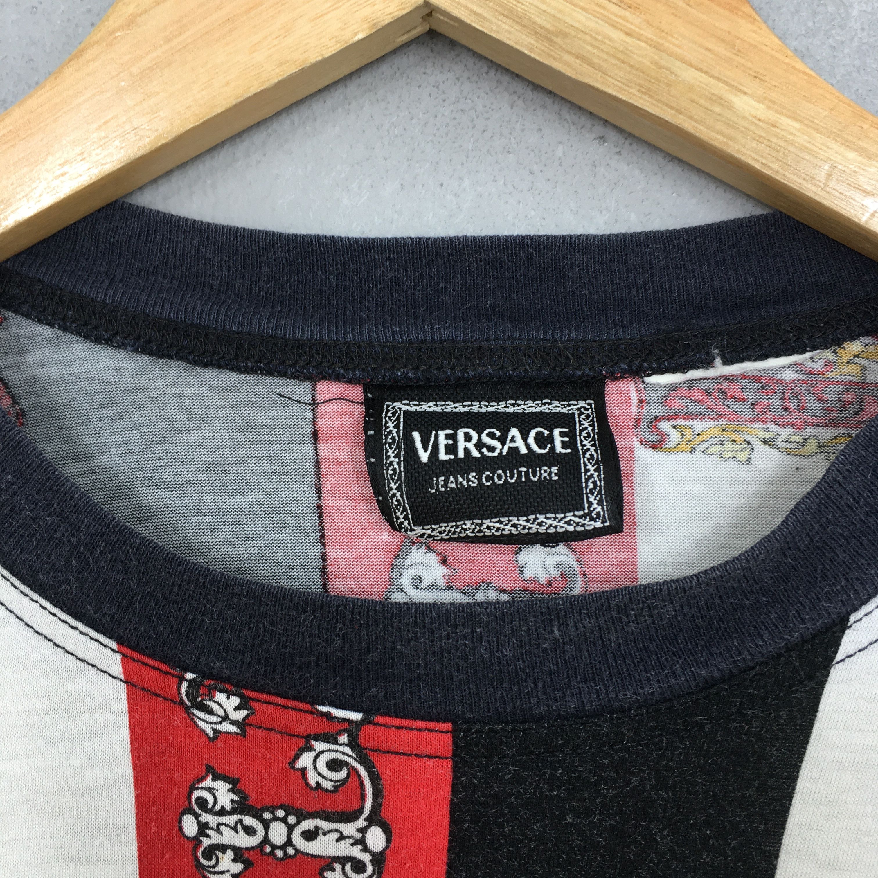 Versace × Versace Jeans Couture × Vintage Vintage Versace Medusa Royalty Striped Tshirt Medium Size US M / EU 48-50 / 2 - 4 Thumbnail