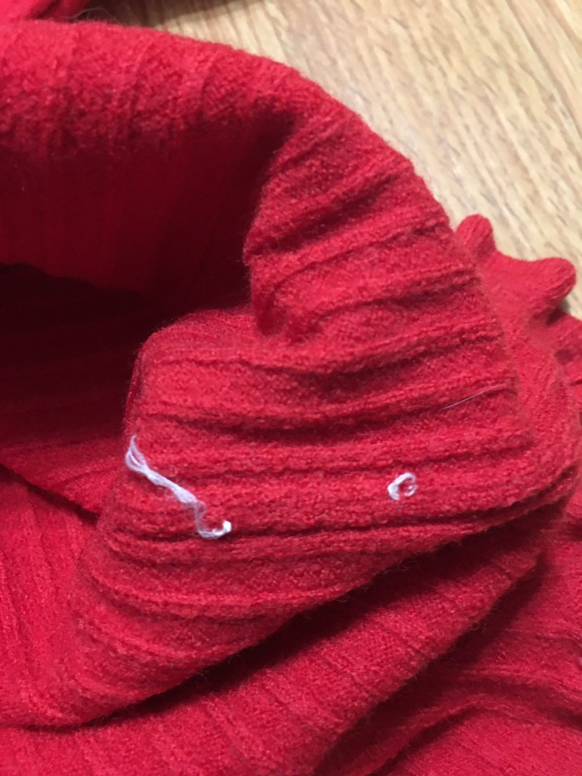 Valentino × Vintage Vintage Valentino Ruffled Ribbed Red Wool Sweater Size XS / US 0-2 / IT 36-38 - 12 Thumbnail