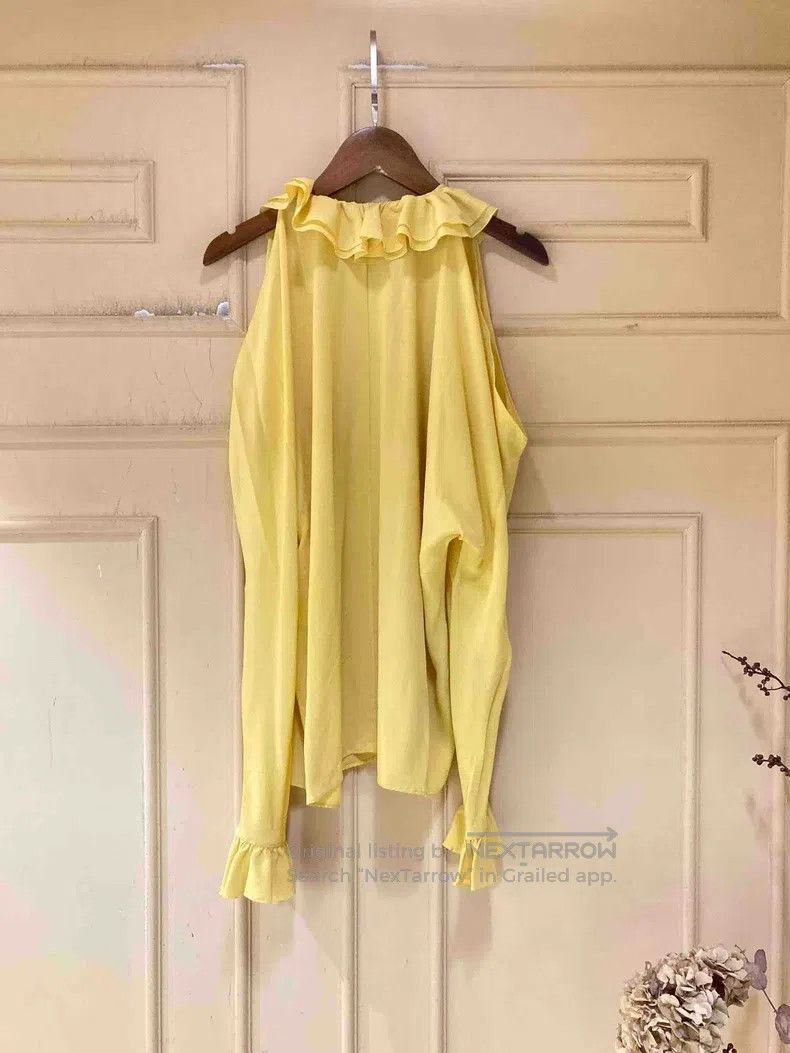 Chanel Chanel Bright yellow off-the-shoulder shirt Size XS / US 0-2 / IT 36-38 - 2 Thumbnail