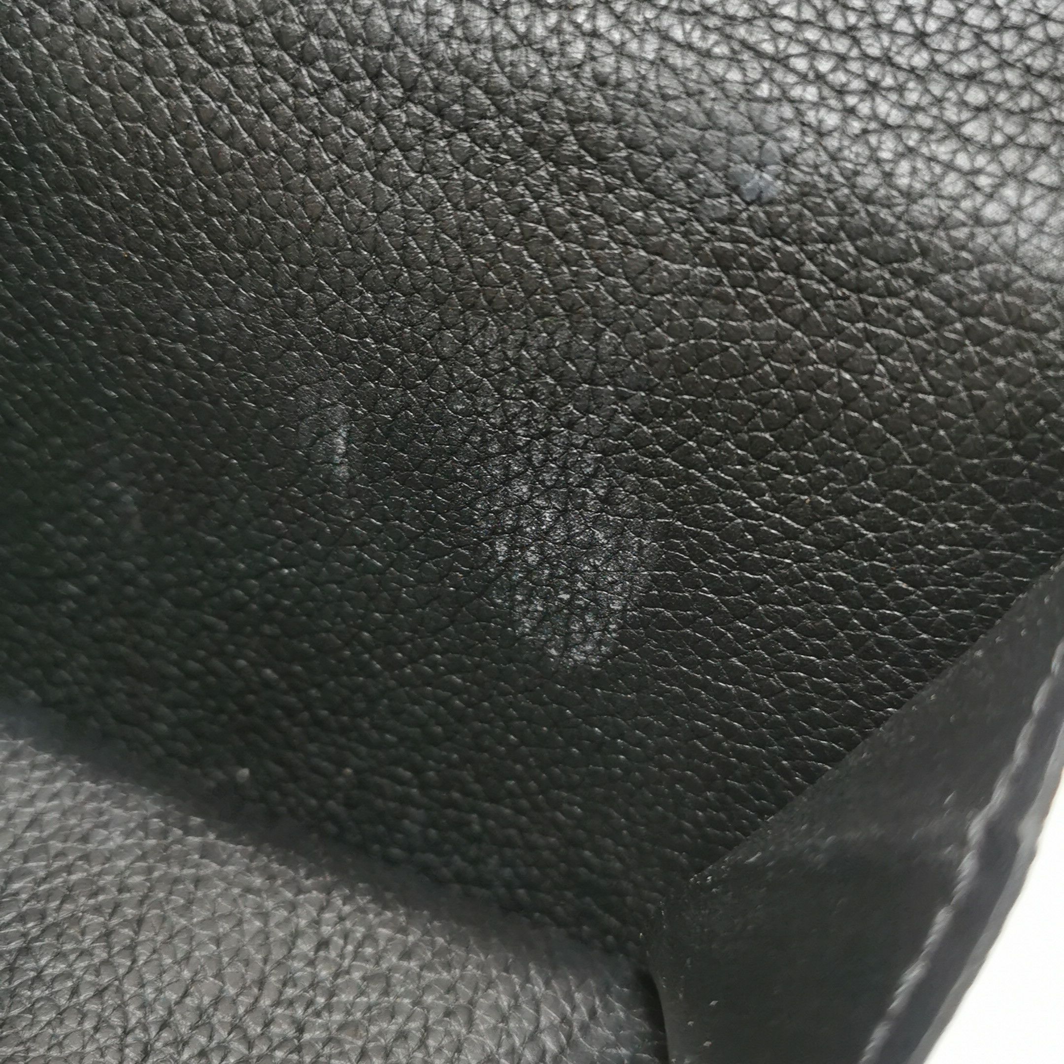 Louis Vuitton Louis Vuitton (LV) Lockme leather solid color LV letter log Size ONE SIZE - 4 Thumbnail