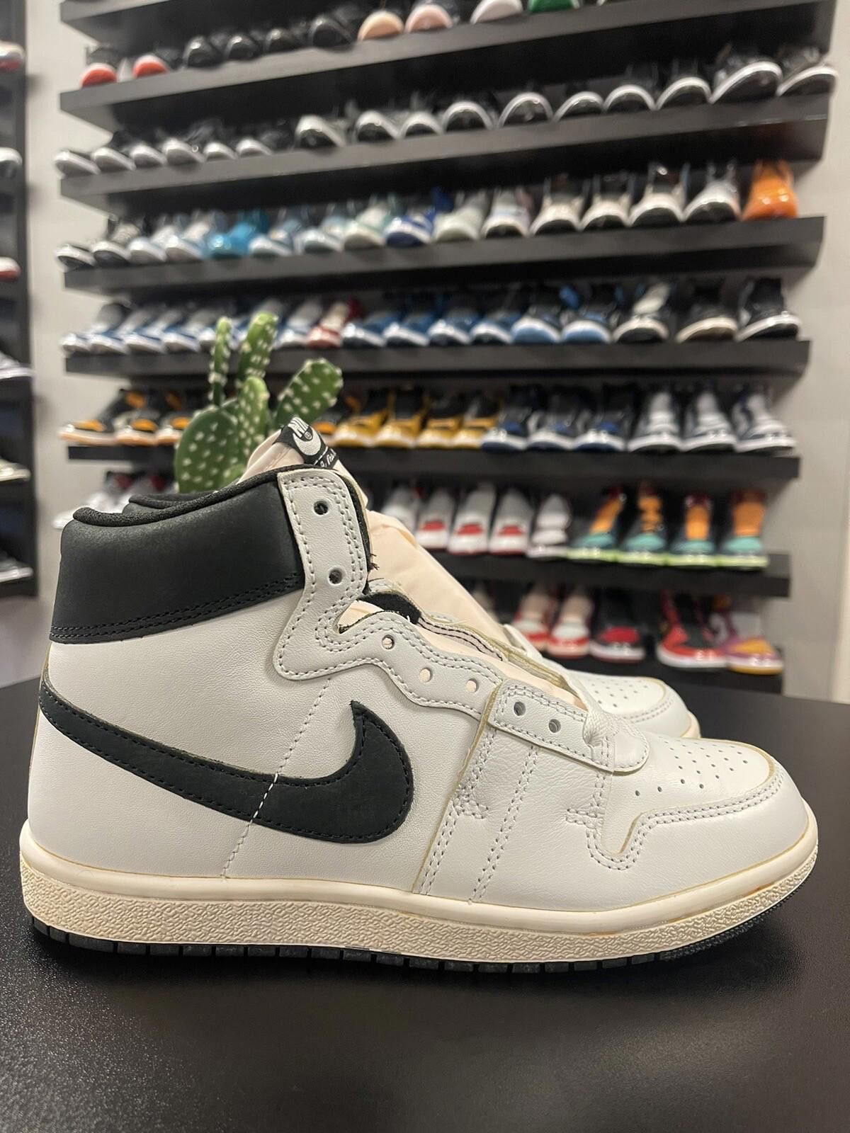 Jordan Brand Size 6.5 - Air Jordan Air Ship x A Ma Maniere White/Black Size US 6.5 / EU 39-40 - 3 Thumbnail