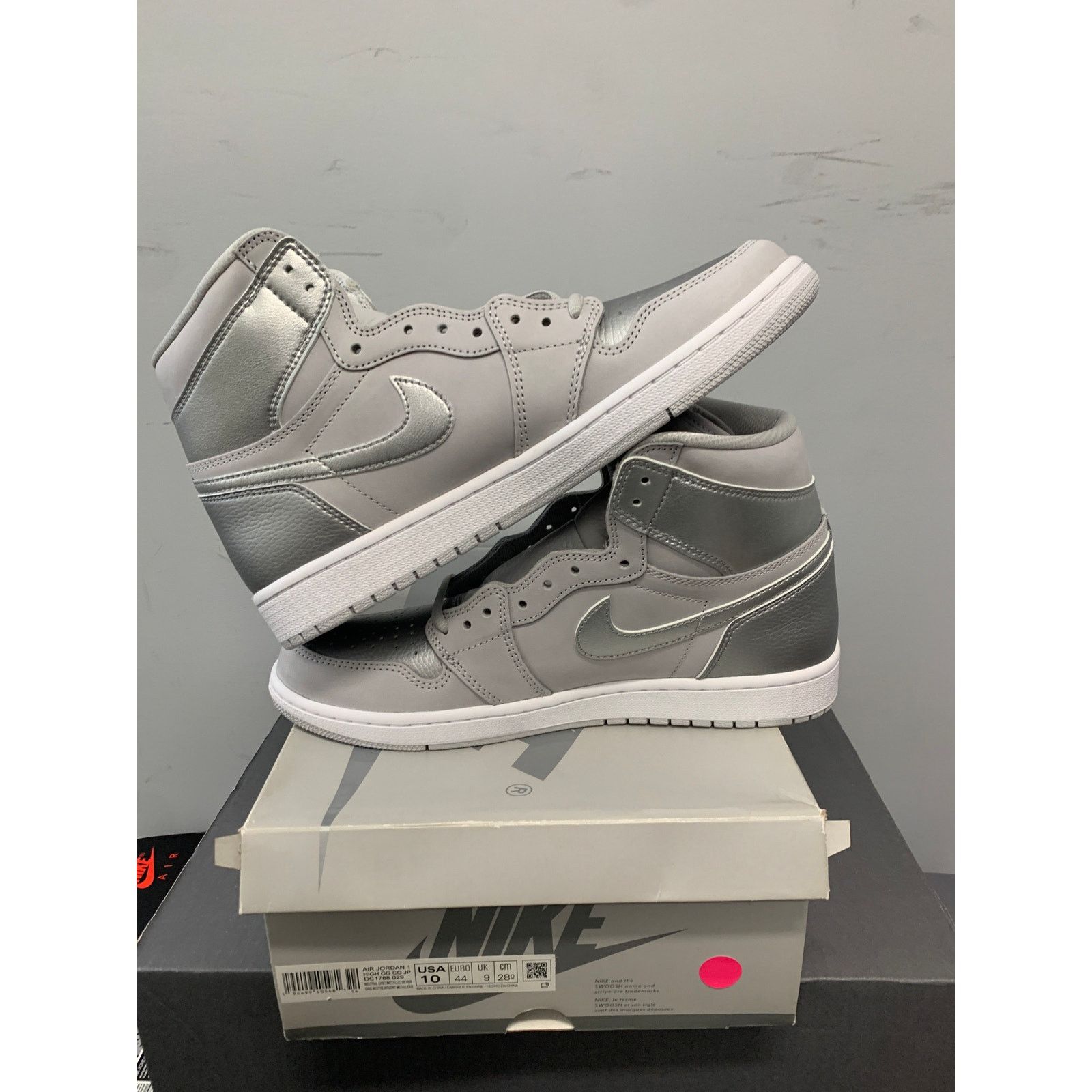 Nike Nike Air Jordan 1 Retro High CO.JP Neutral Grey Size 10 NEW Size US 10 / EU 43 - 5 Thumbnail