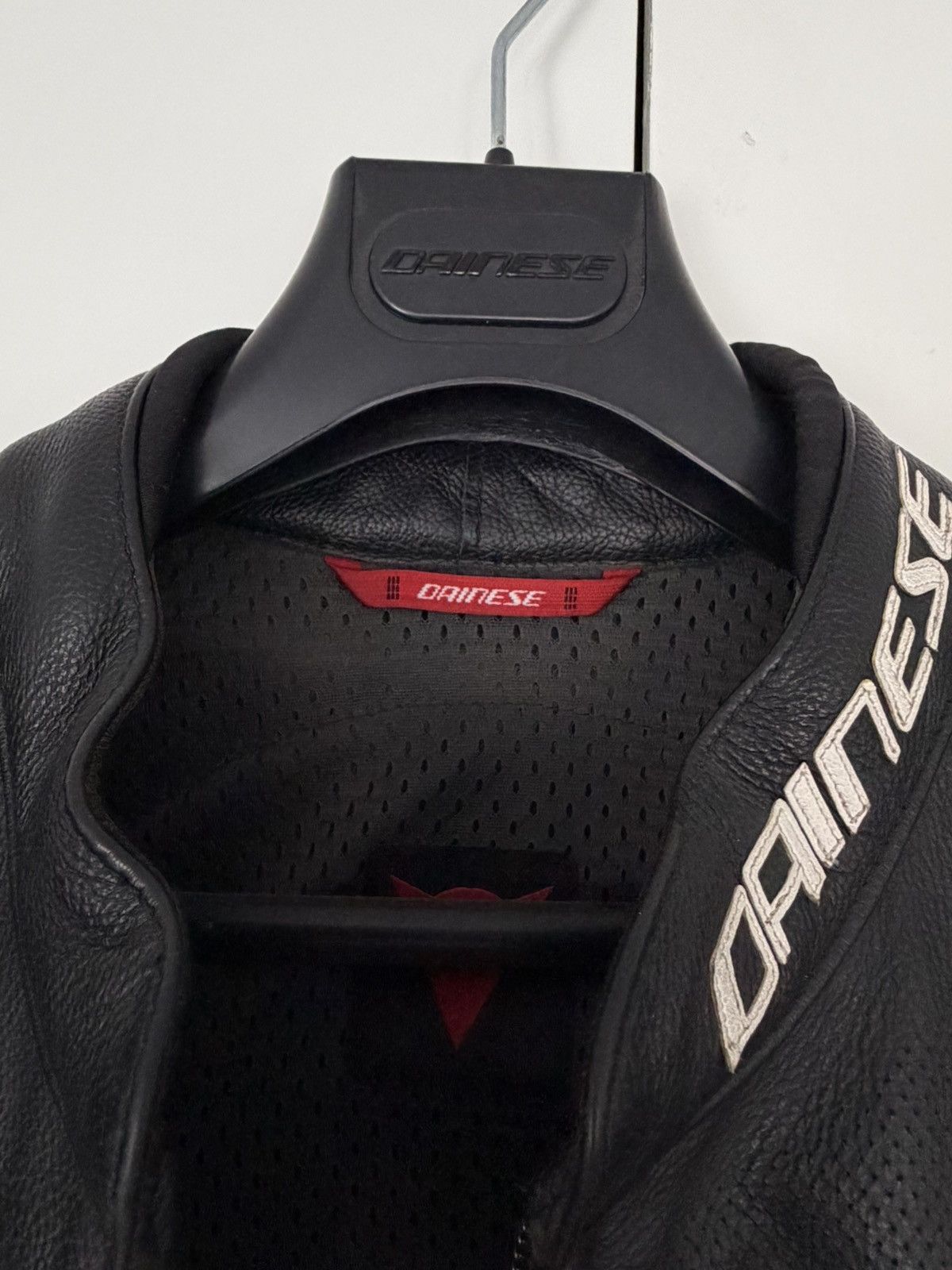 Dainese DAINESE RACING 3 D AIR MENS LEATHER SPORTS MOTORCYCLE JACKET Size US L / EU 52-54 / 3 - 4 Thumbnail