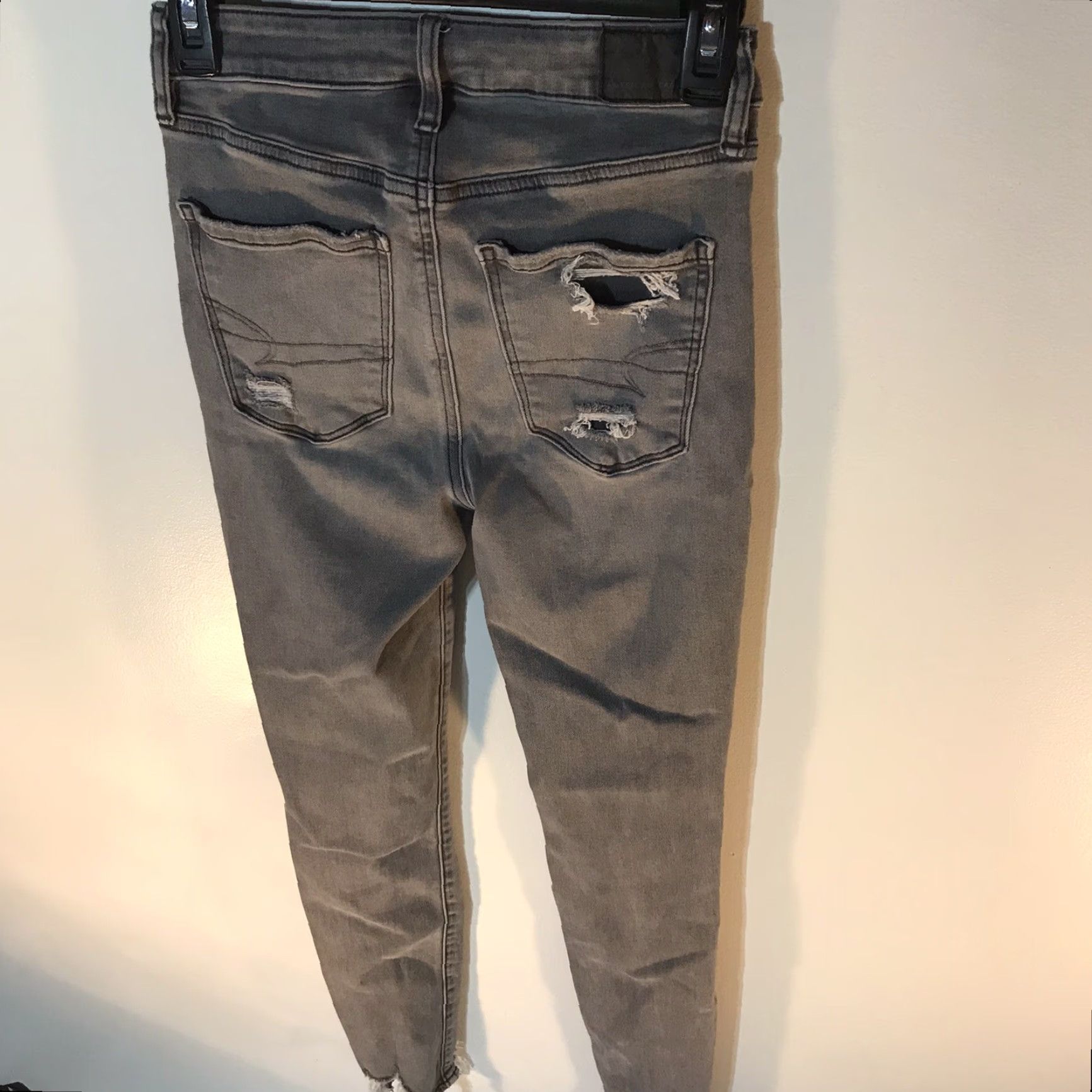American Eagle Outfitters American Eagle Super Hi-Rise Jegging Distressed Juniors Size 2 Gray Denim Size 26" / US 2 / IT 38 - 3 Thumbnail