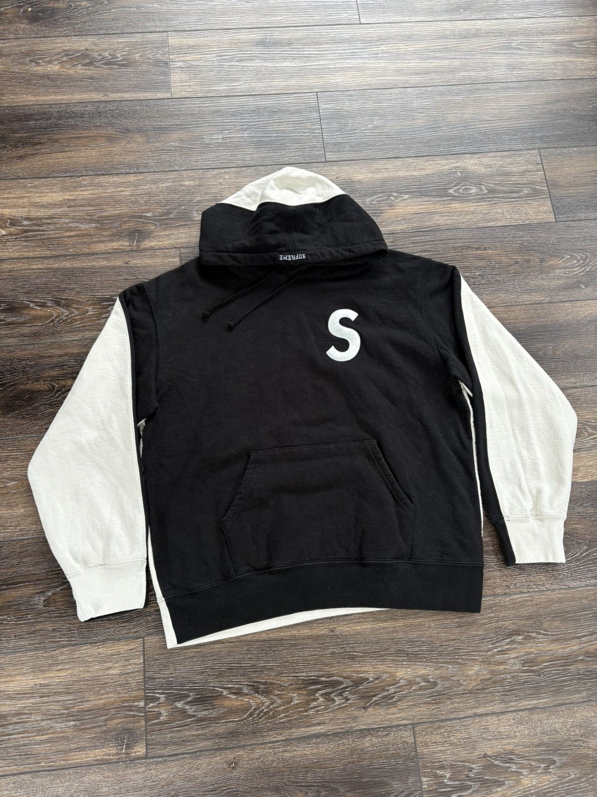 激レア！1996s VINTAGE SUPREME “S LOGO” フーディ 激レア！1996s VINTAGE SUPREME “S LOGO” フーディ - メルカリ