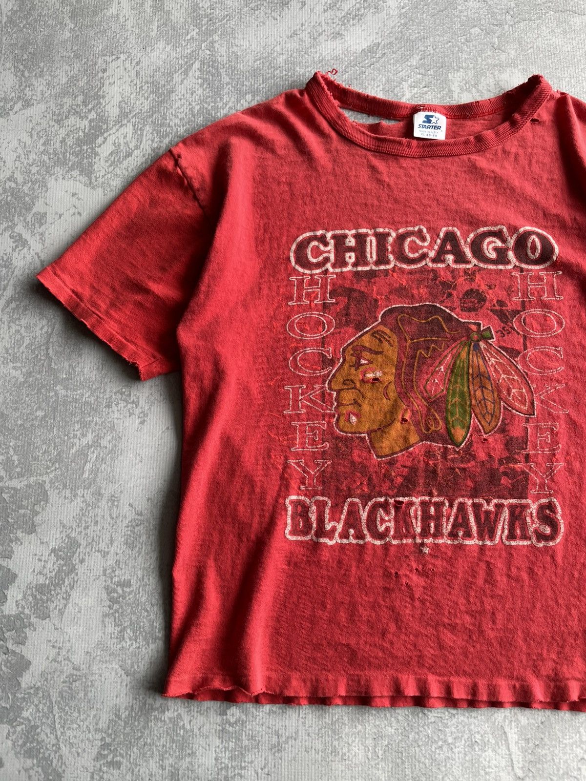 Starter Vintage 90s Chicago Blackhawks NHL Starter Thrashed T Shirt Size US XL / EU 56 / 4 - 4 Thumbnail