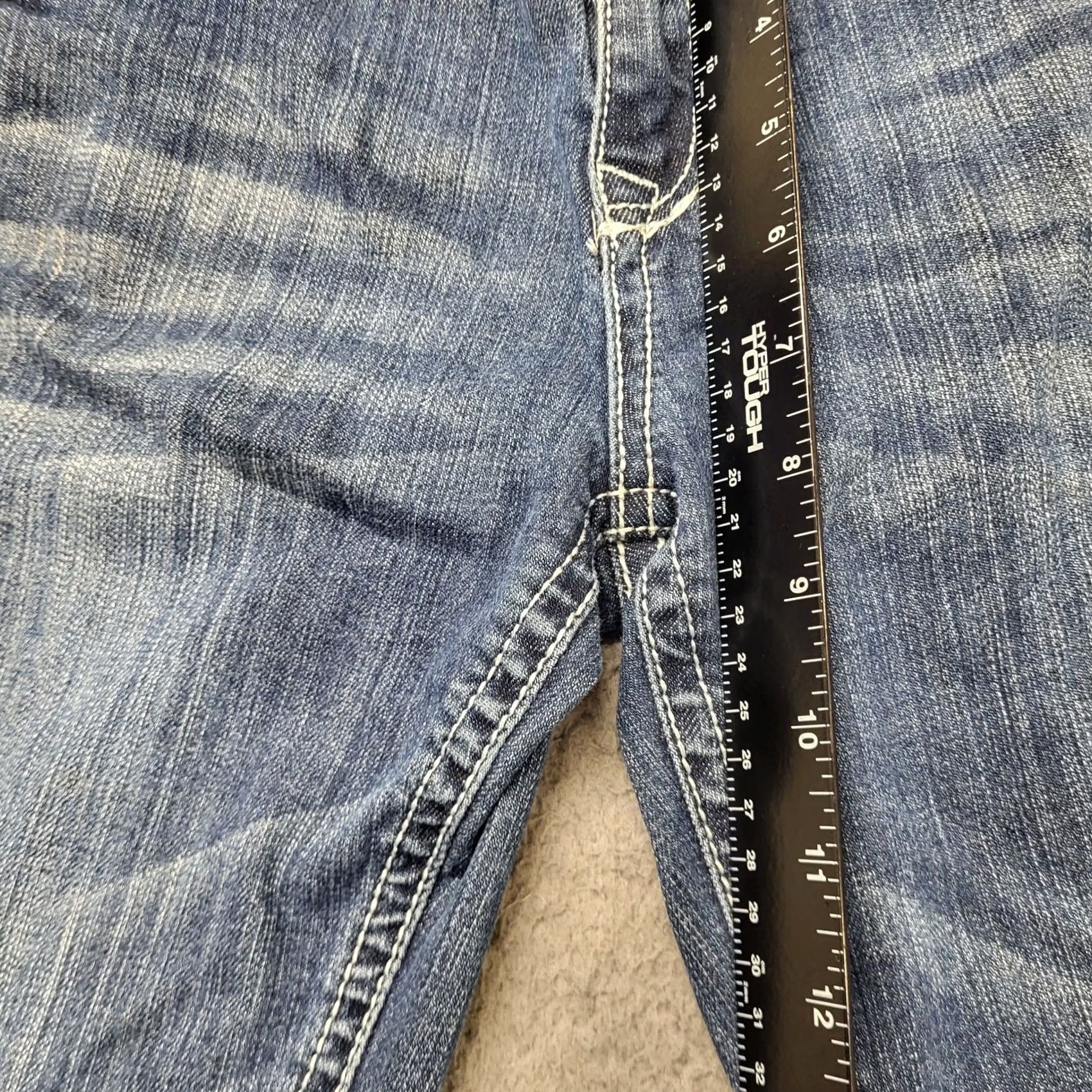 Grace in LA Grace In LA Capri Women's Size 13/30 Blue Jeans Rhinestone Embroidered Cross EUC Jeans Size 34" / US 12 / IT 48 - 5 Thumbnail