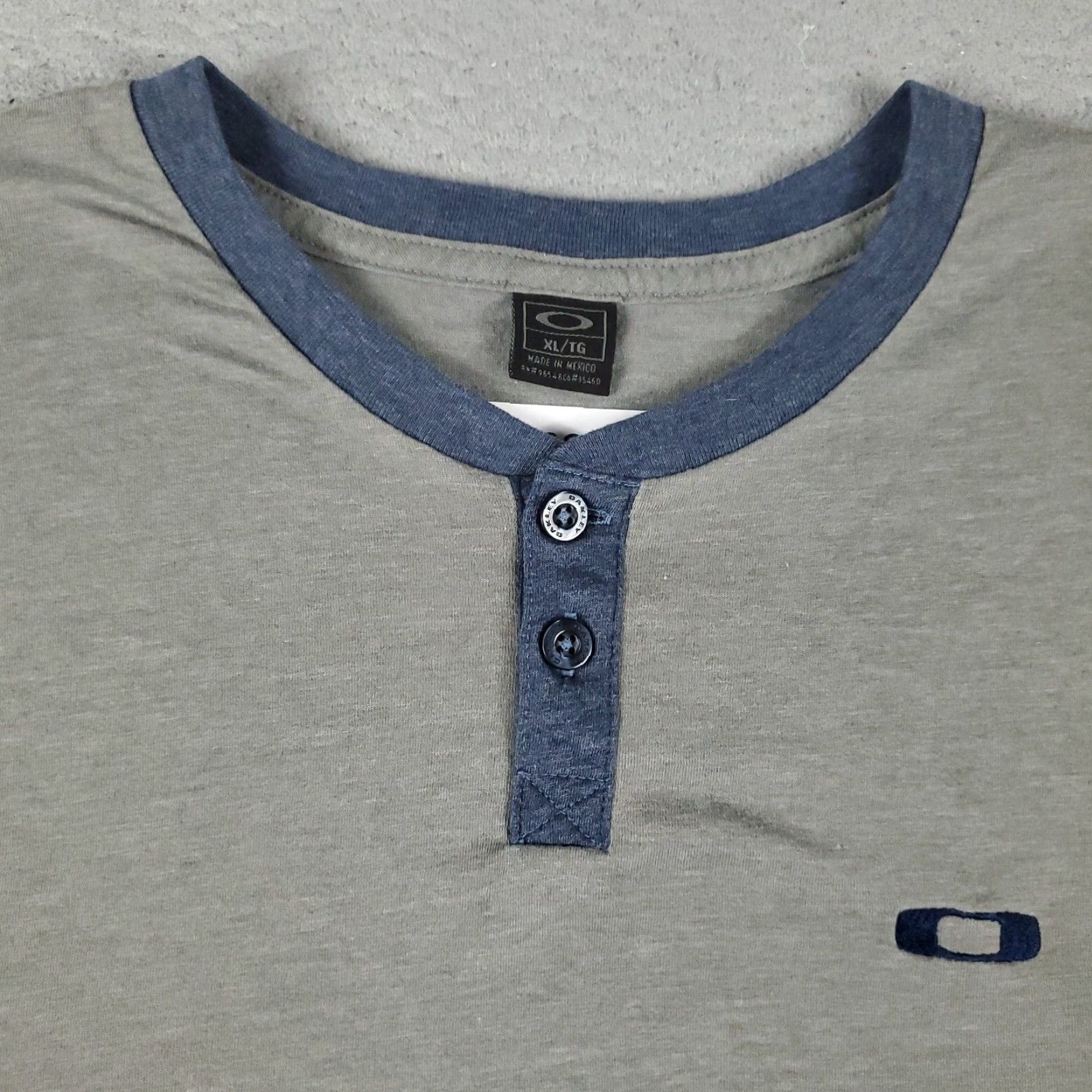 Oakley Oakley T Shirt Men XL Gray Short Sleeve Crew Neck Logo Regular Fit Vintage No Size US XL / EU 56 / 4 - 2 Thumbnail