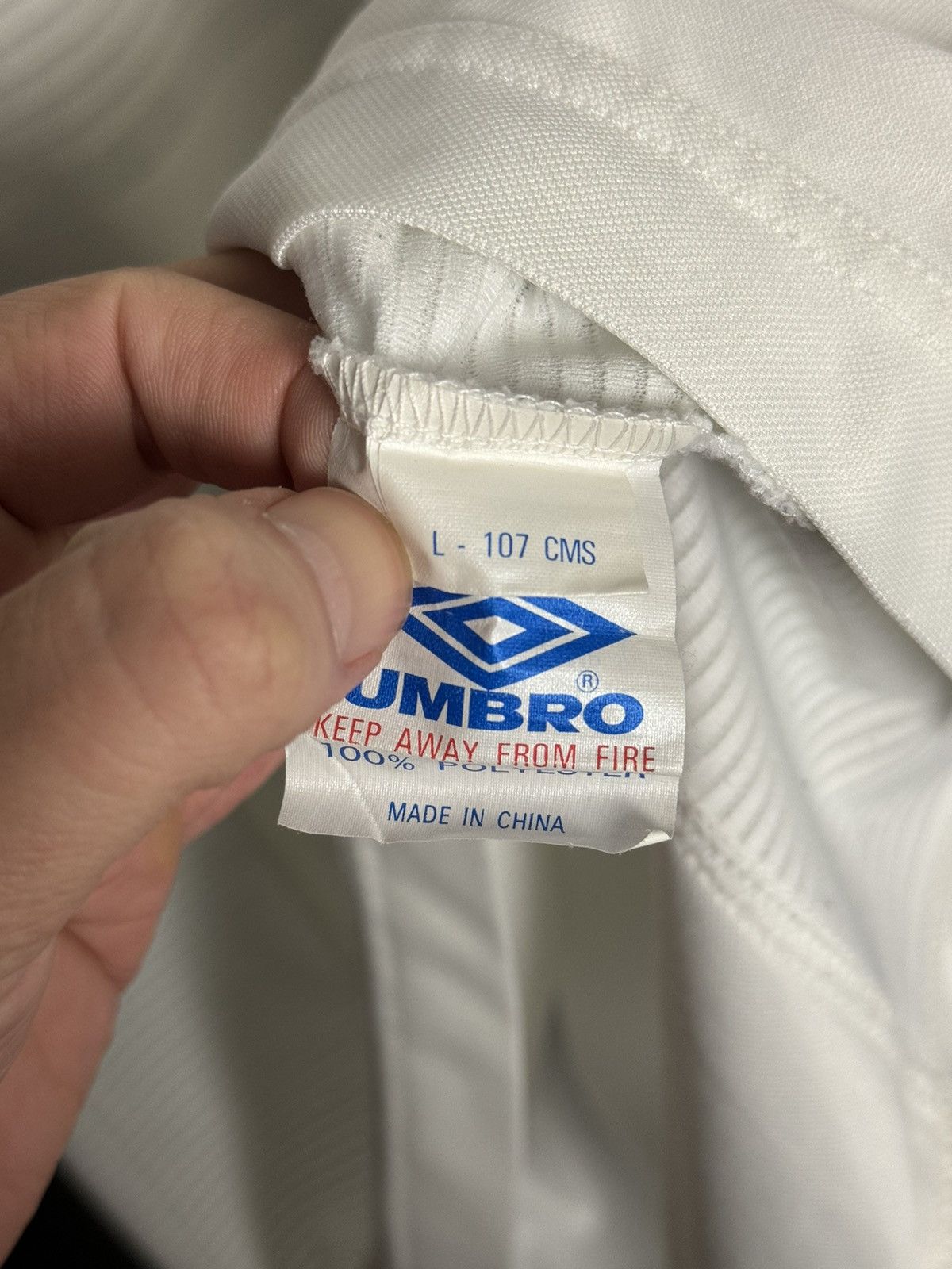 Umbro England National Team 99/01 Home Football Jersey T-Shirt Size US L / EU 52-54 / 3 - 17 Thumbnail
