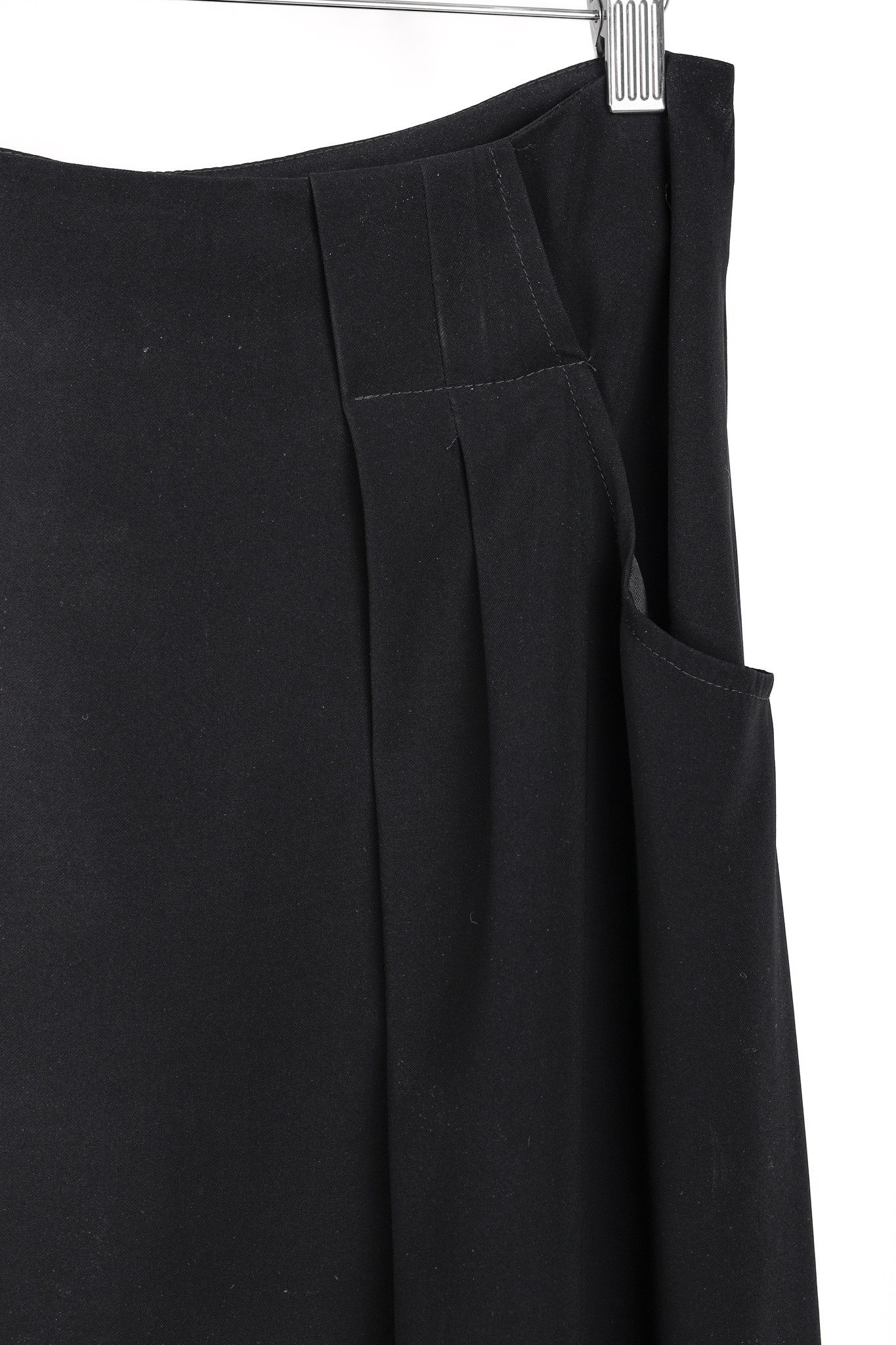 Sarah Pacini Sarah Pacini Black Pleated-Waist Midi Lantern Skirt Size 28" / US 6 / IT 42 - 5 Thumbnail